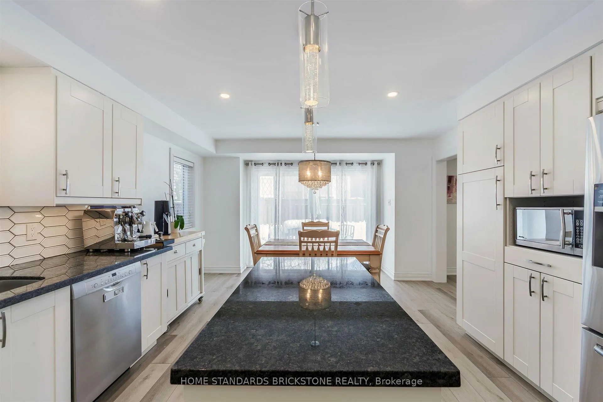Photo 9 of 28 Brookhurst Crescent, Hamilton, Waterdown — HOMEH
