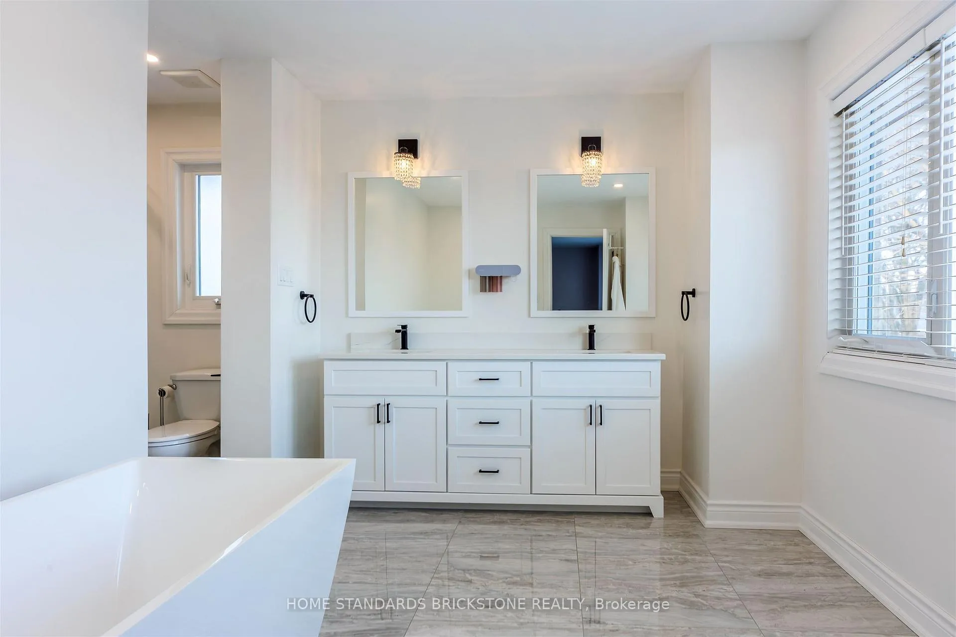 Photo 26 of 28 Brookhurst Crescent, Hamilton, Waterdown — HOMEH