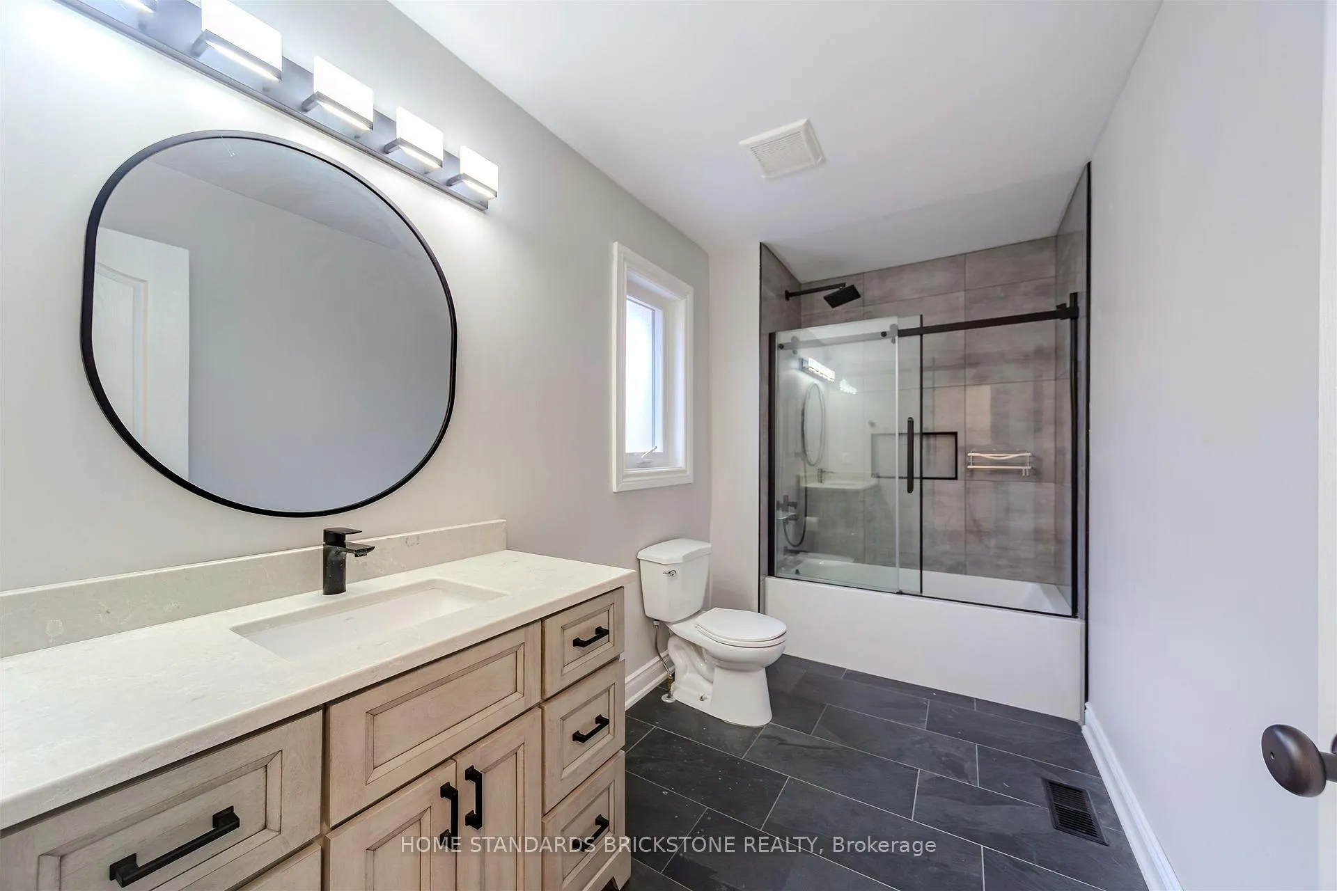 Photo 32 of 28 Brookhurst Crescent, Hamilton, Waterdown — HOMEH