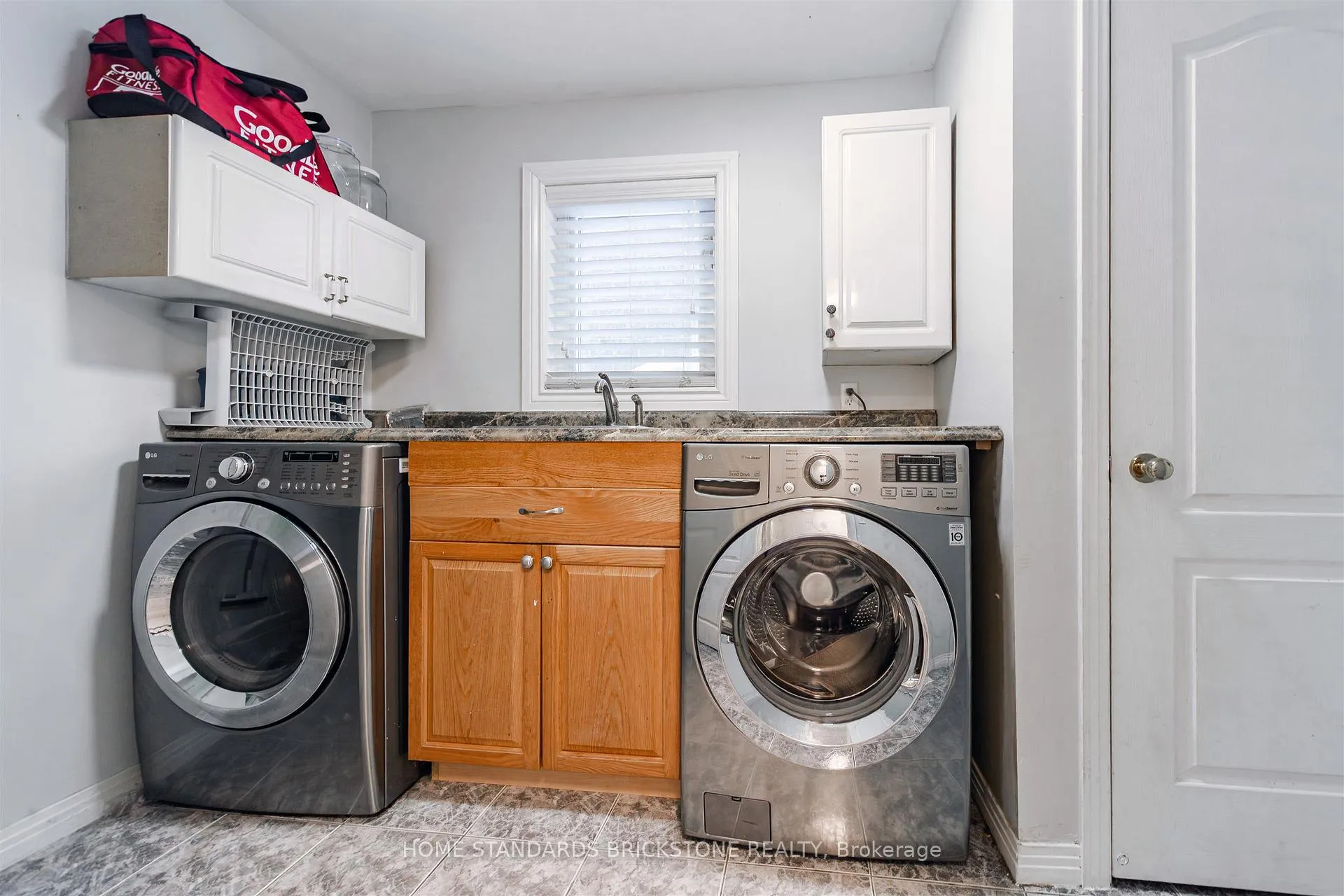 Photo 33 of 28 Brookhurst Crescent, Hamilton, Waterdown — HOMEH