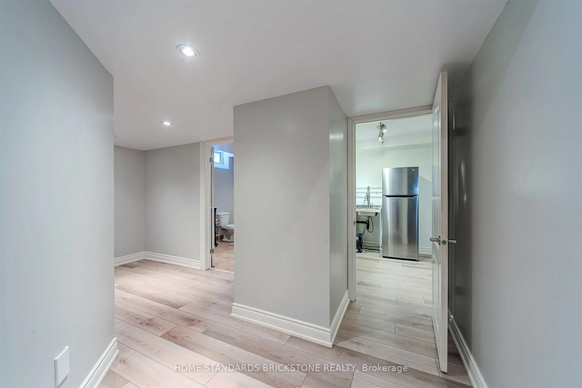 Photo 34 of 28 Brookhurst Crescent, Hamilton, Waterdown — HOMEH