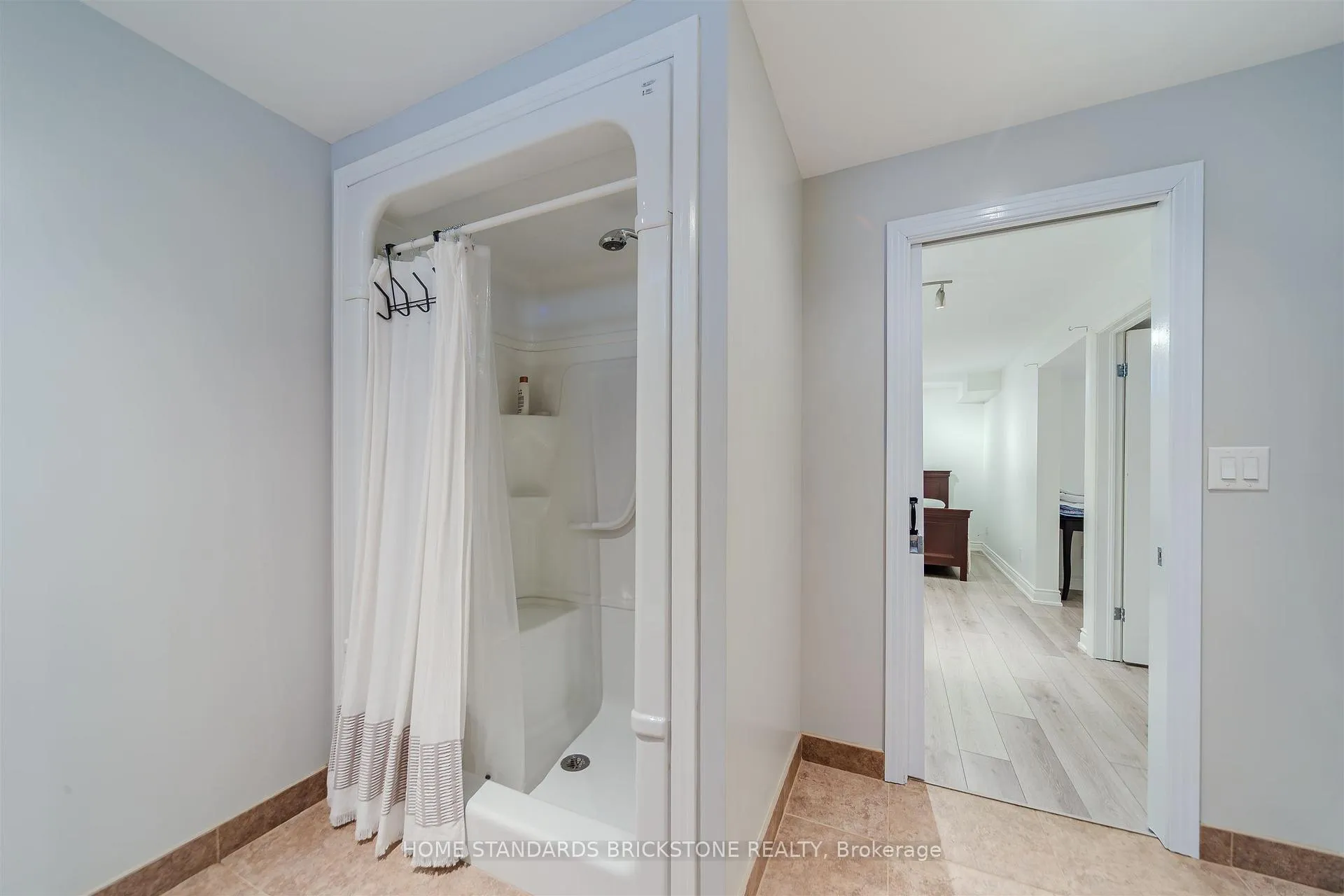 Photo 35 of 28 Brookhurst Crescent, Hamilton, Waterdown — HOMEH