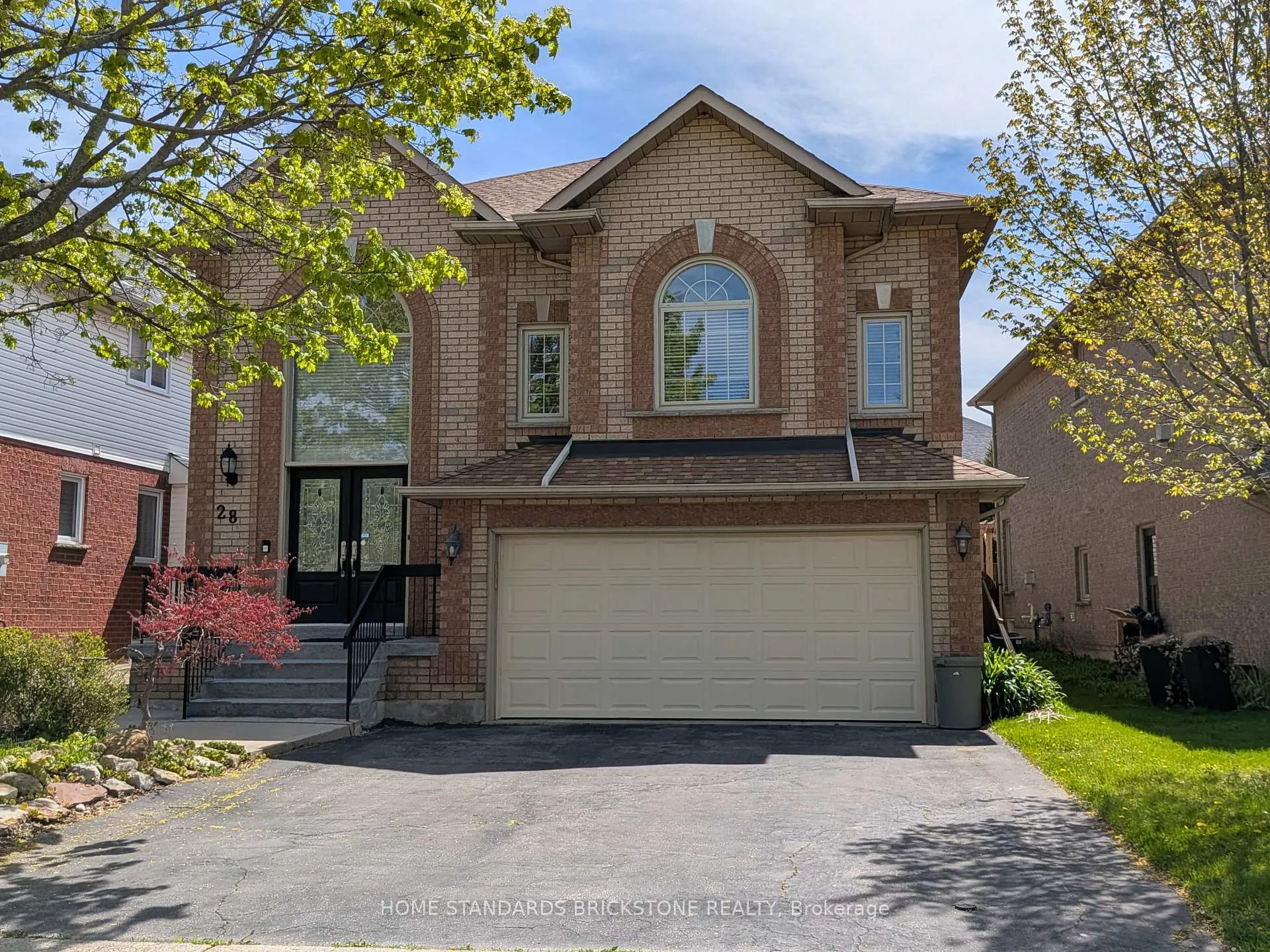 Photo 1 of 28 Brookhurst Crescent, Hamilton, Waterdown — HOMEH