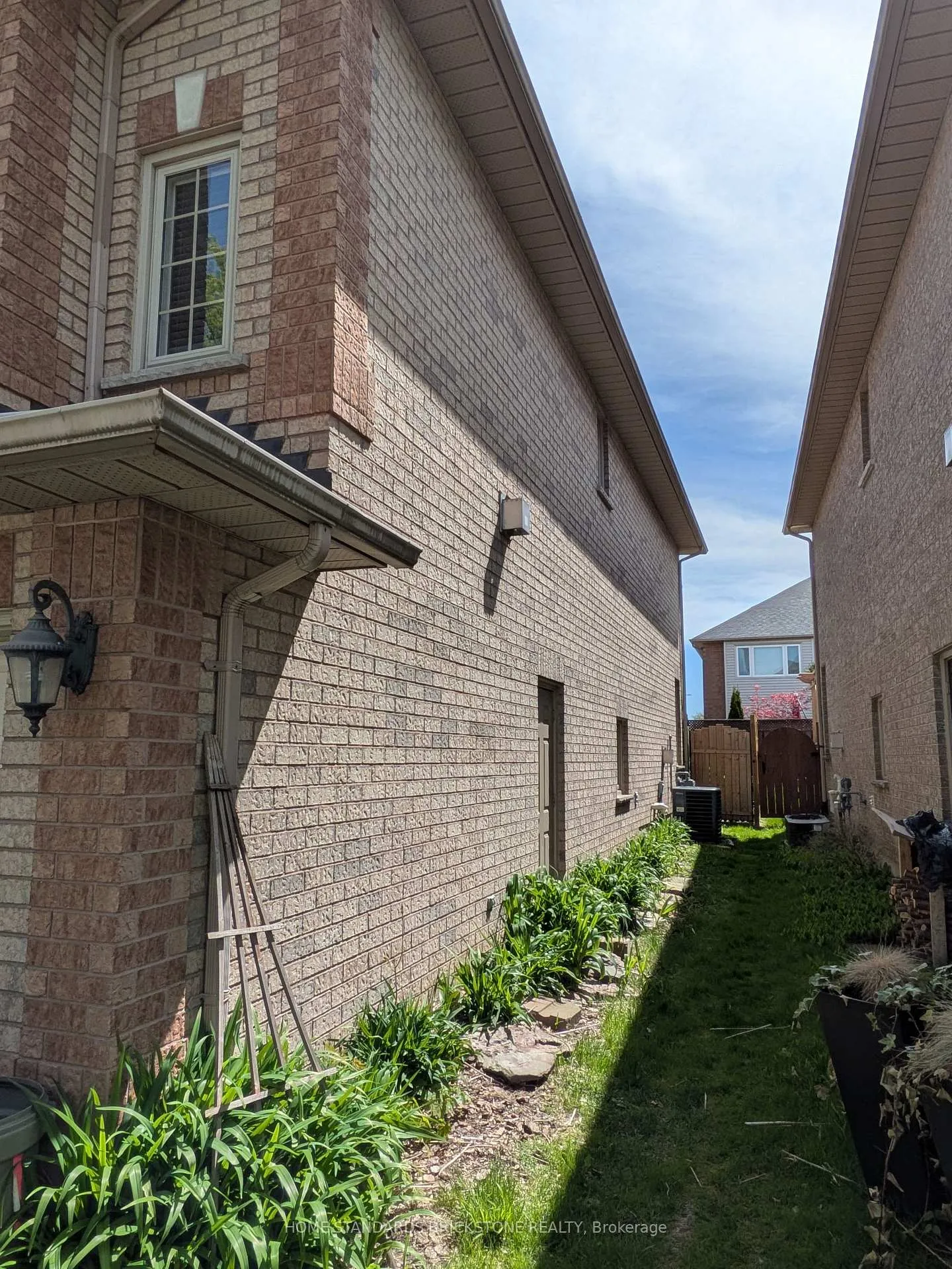 Photo 43 of 28 Brookhurst Crescent, Hamilton, Waterdown — HOMEH