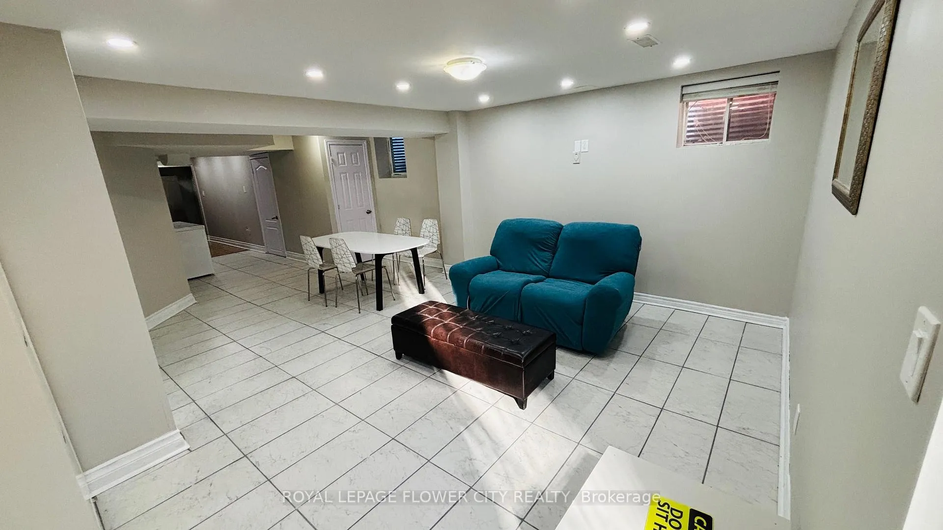 Photo 4 of 952 Clark Boulevard, Milton, Coates — HOMEH