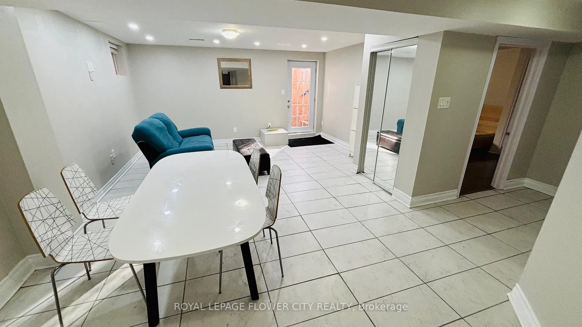 Photo 5 of 952 Clark Boulevard, Milton, Coates — HOMEH