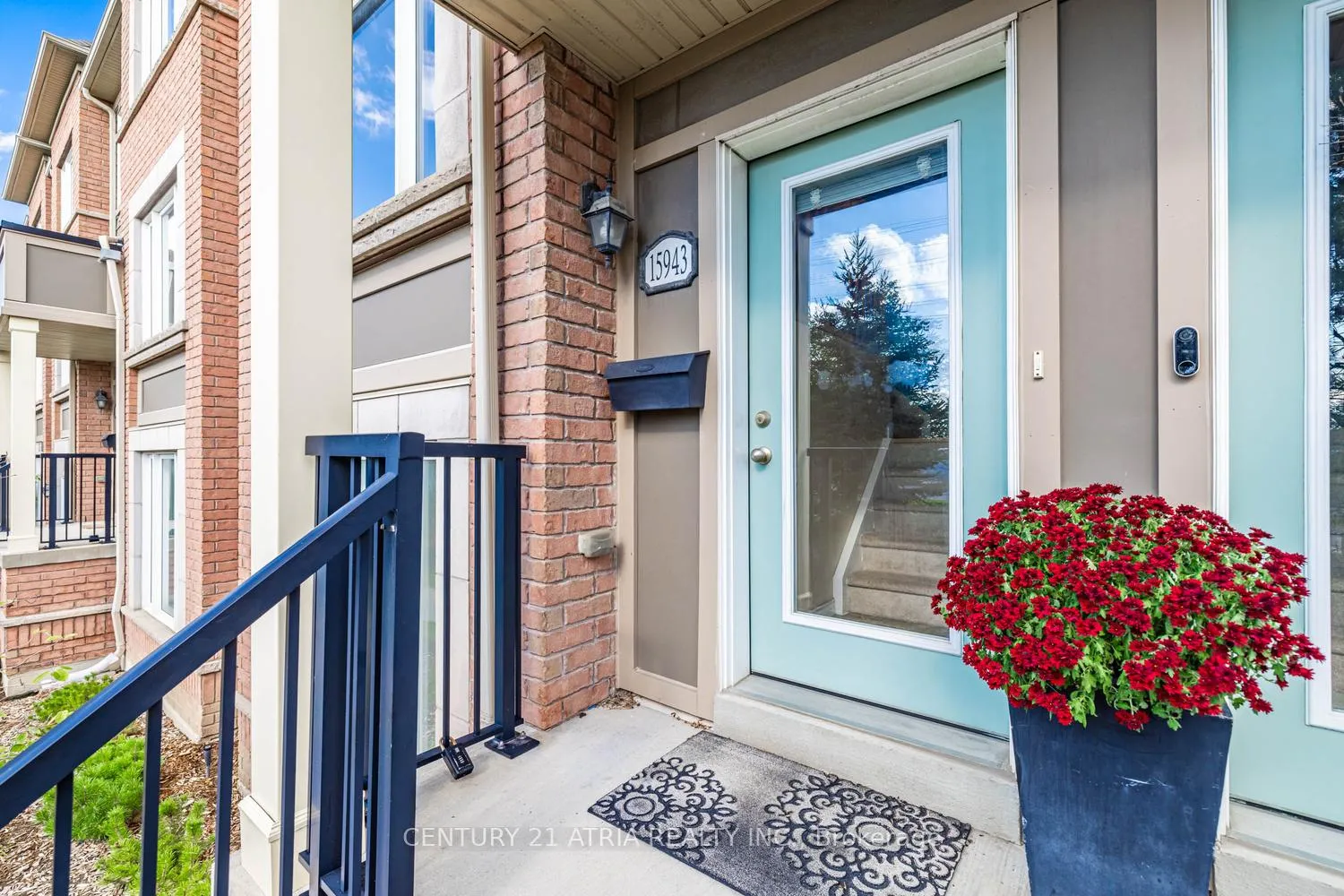 Photo 3 of Unit 9, 15943 Bayview Avenue, Aurora, Bayview Northeast — HOMEH