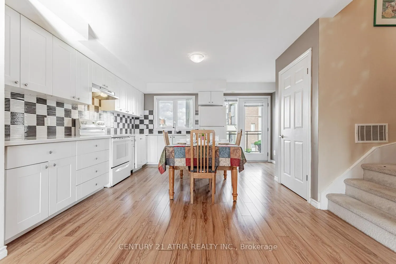 Photo 5 of Unit 9, 15943 Bayview Avenue, Aurora, Bayview Northeast — HOMEH