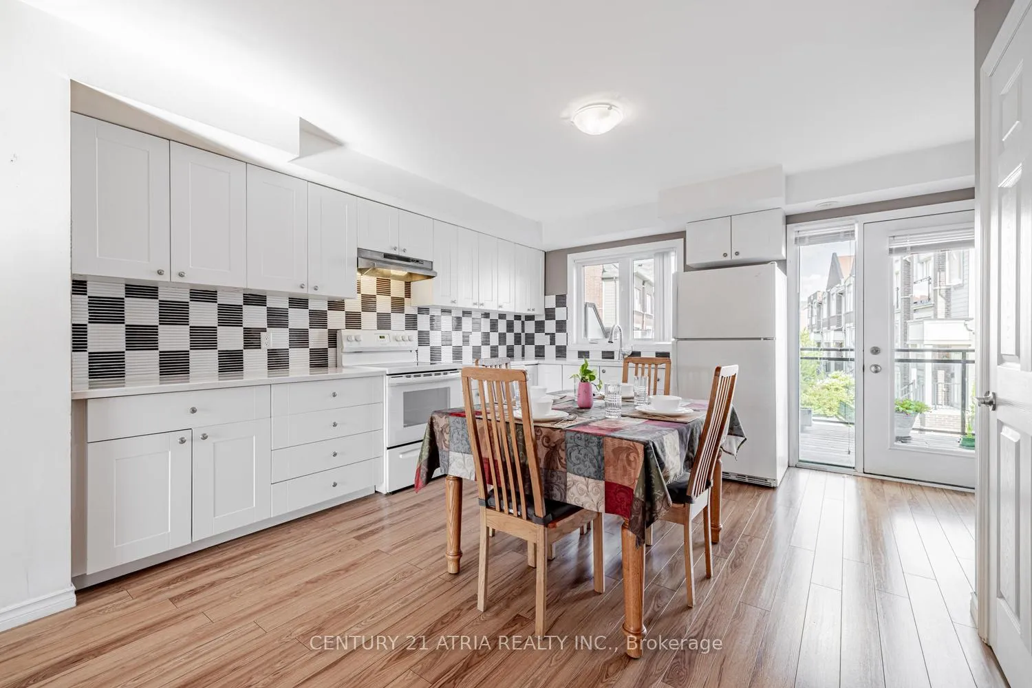 Photo 6 of Unit 9, 15943 Bayview Avenue, Aurora, Bayview Northeast — HOMEH