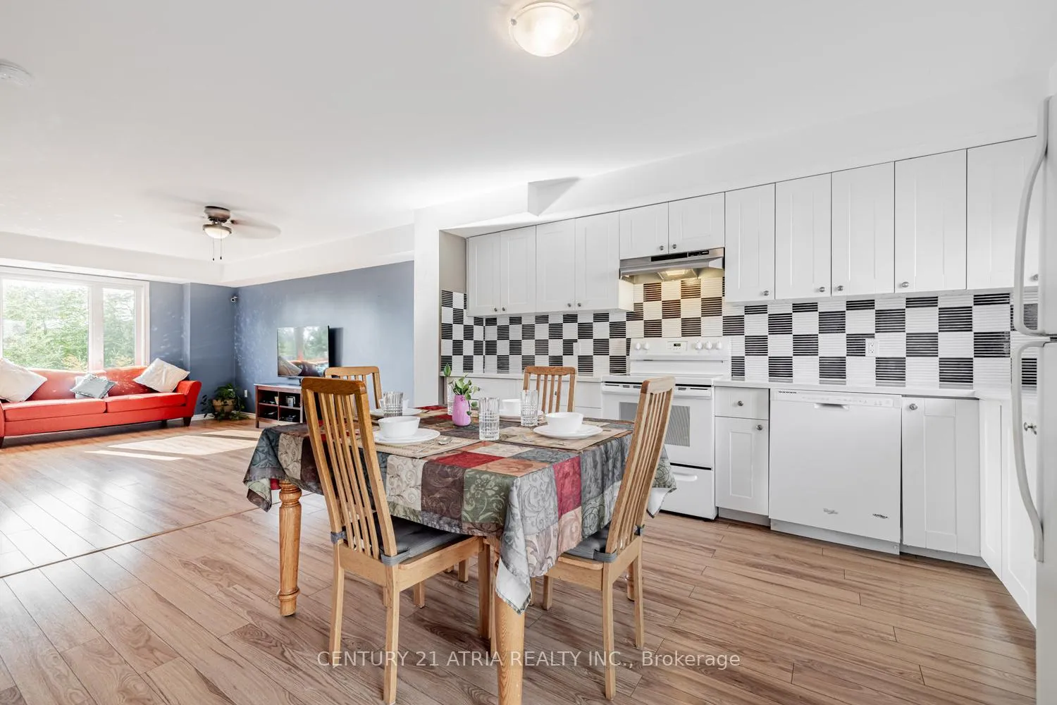 Photo 8 of Unit 9, 15943 Bayview Avenue, Aurora, Bayview Northeast — HOMEH