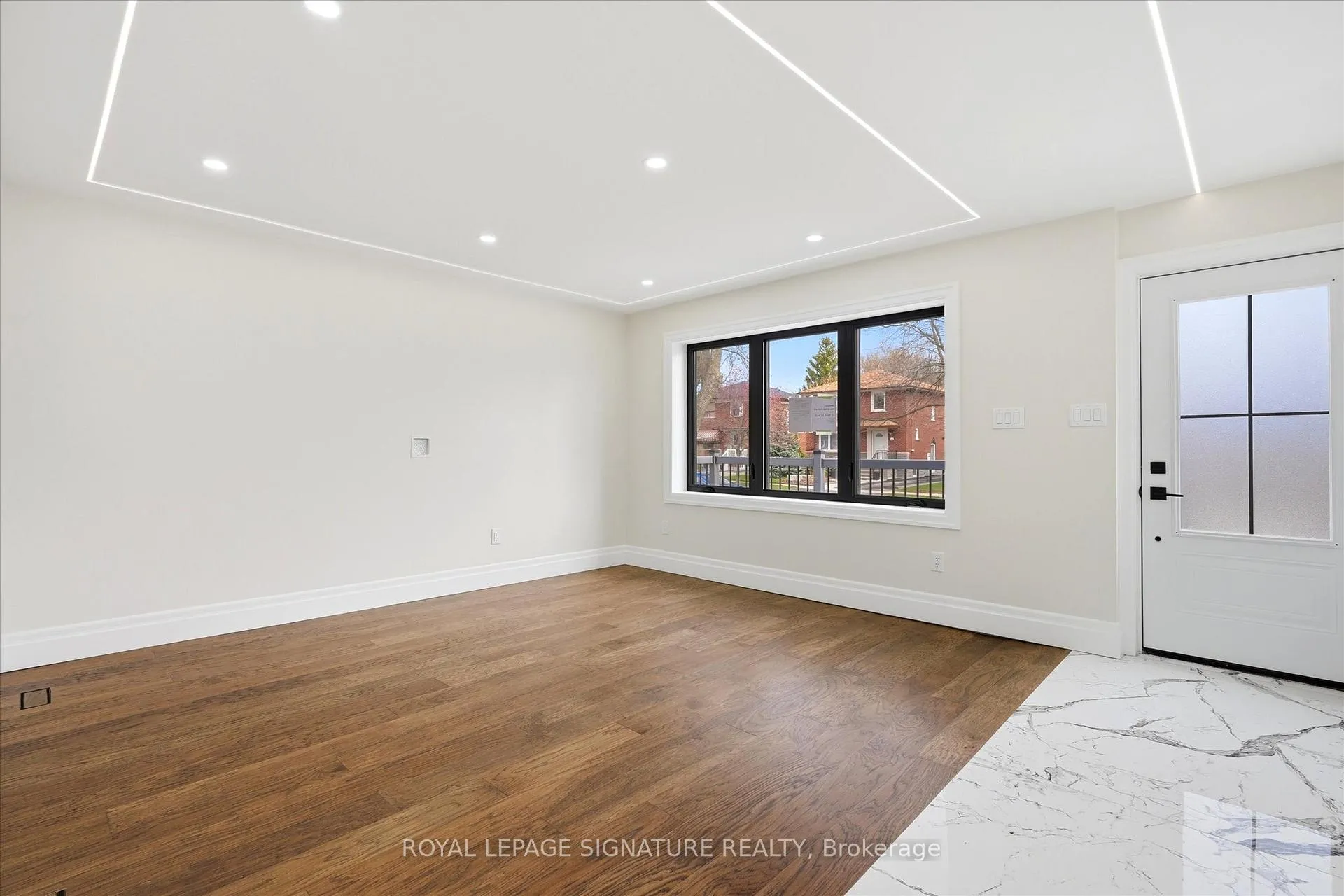 Photo 2 of 24 Treeview Drive, Etobicoke, Alderwood — HOMEH