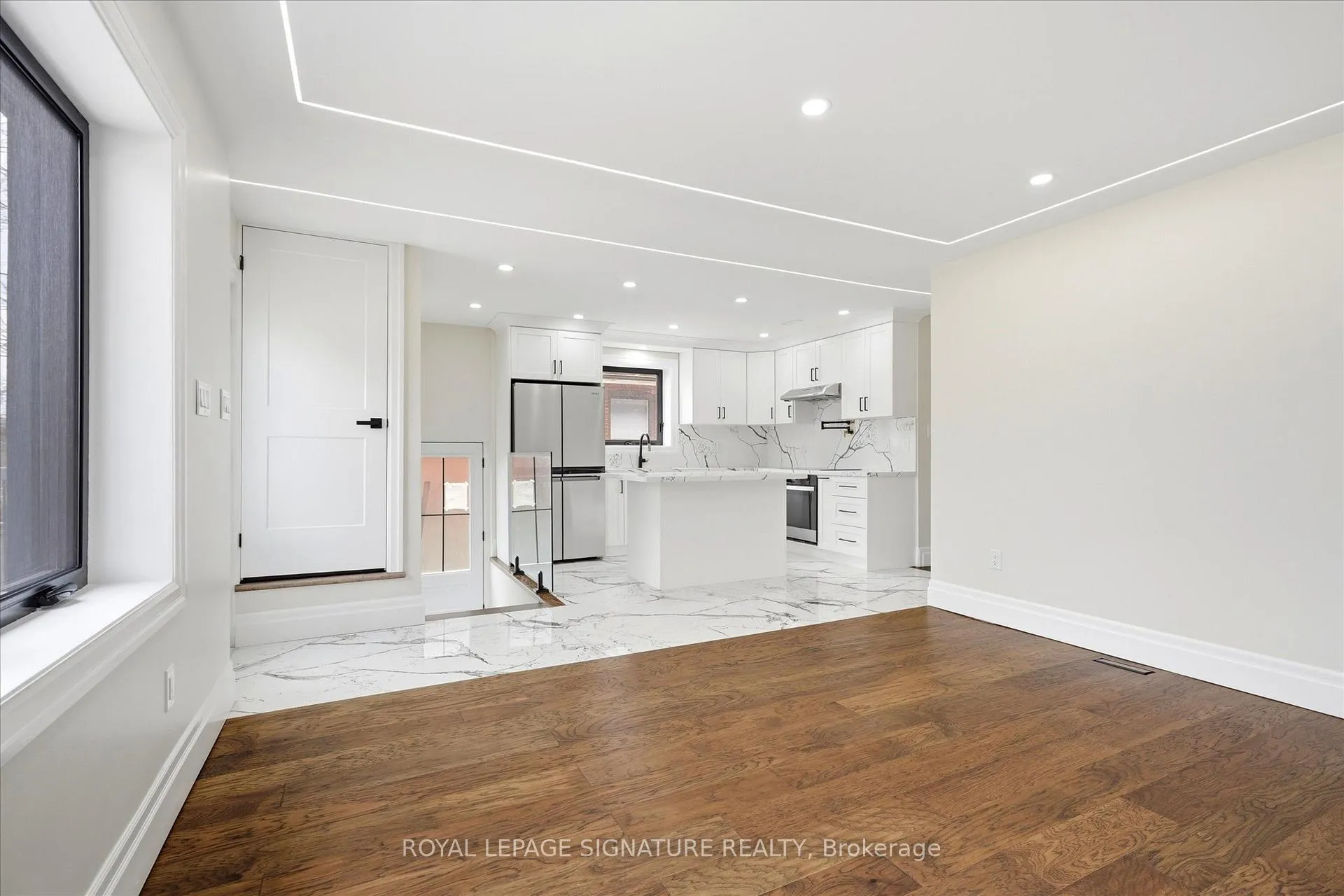 Photo 4 of 24 Treeview Drive, Etobicoke, Alderwood — HOMEH