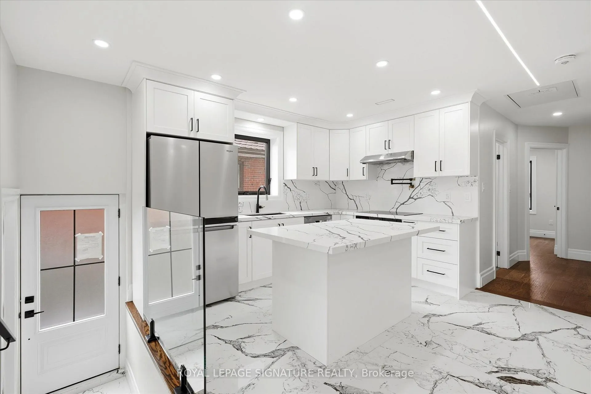 Photo 6 of 24 Treeview Drive, Etobicoke, Alderwood — HOMEH