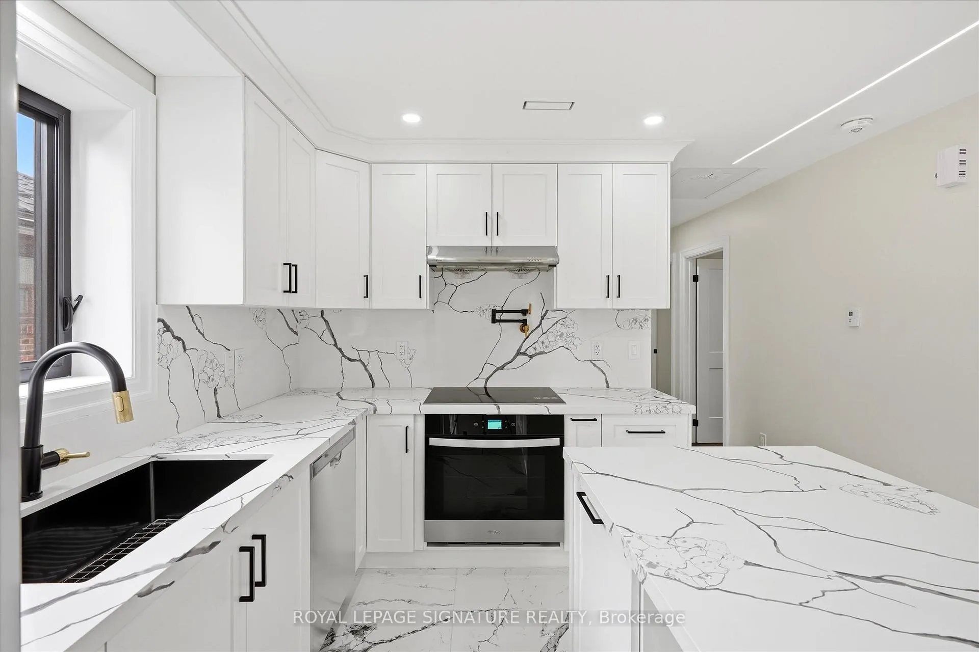 Photo 10 of 24 Treeview Drive, Etobicoke, Alderwood — HOMEH