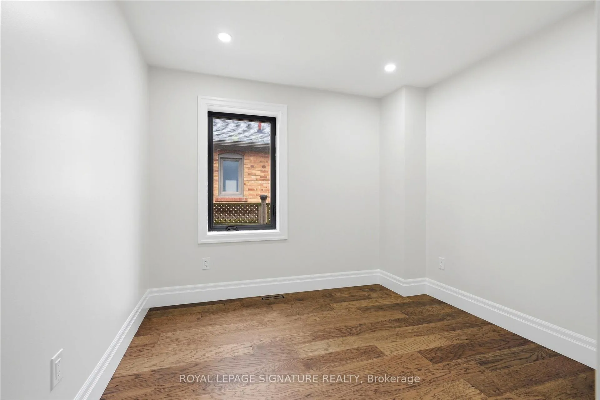 Photo 15 of 24 Treeview Drive, Etobicoke, Alderwood — HOMEH