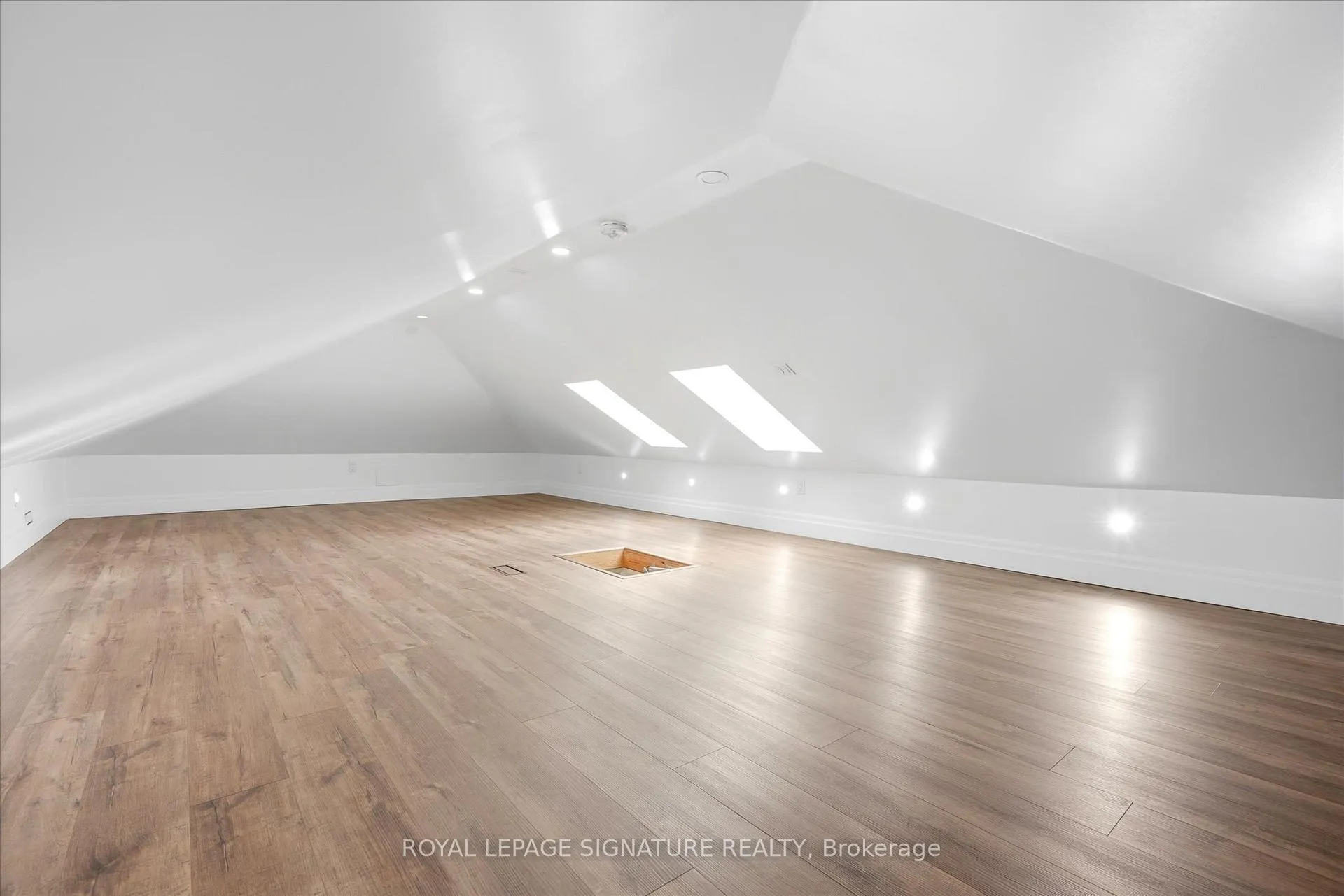 Photo 24 of 24 Treeview Drive, Etobicoke, Alderwood — HOMEH