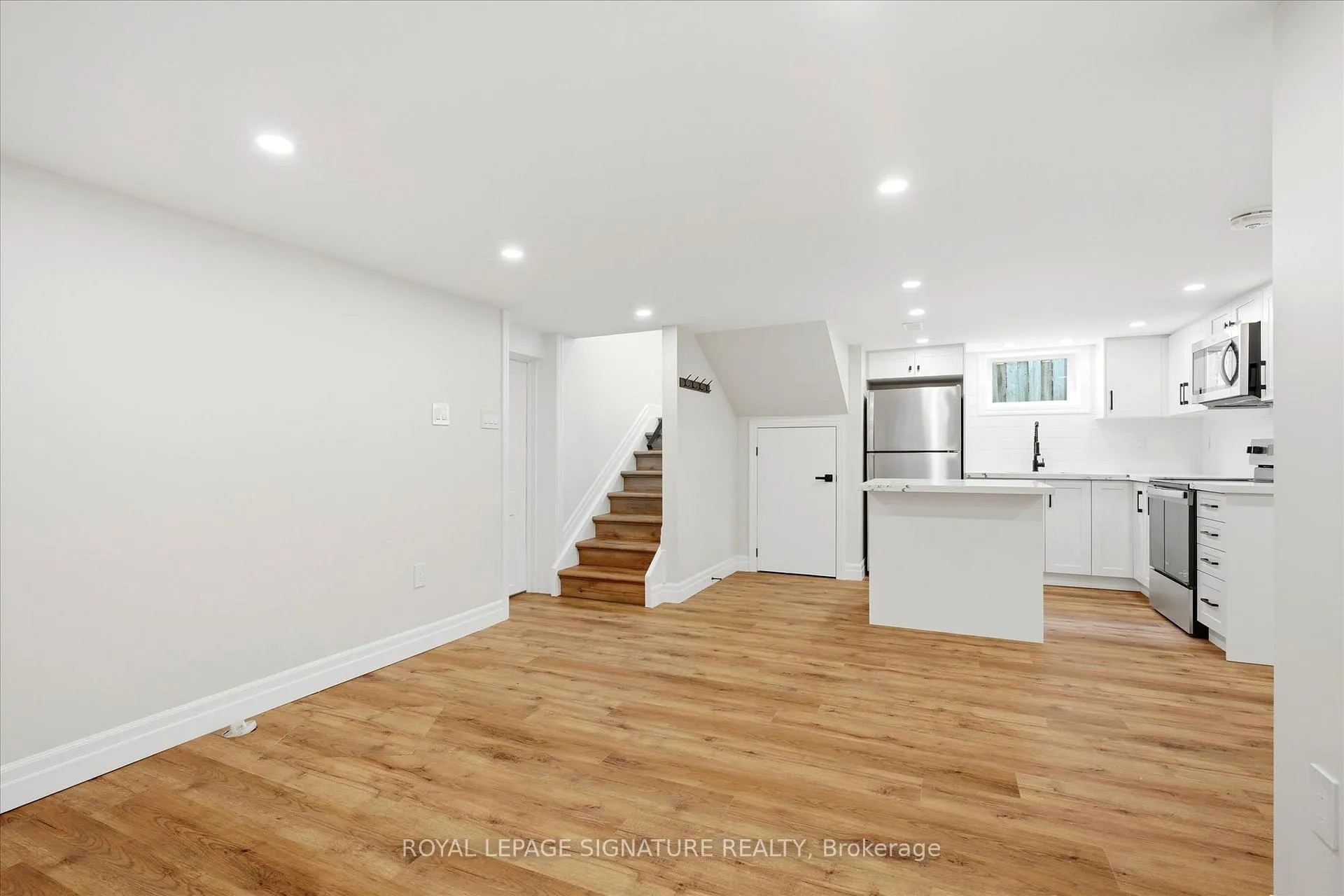Photo 25 of 24 Treeview Drive, Etobicoke, Alderwood — HOMEH