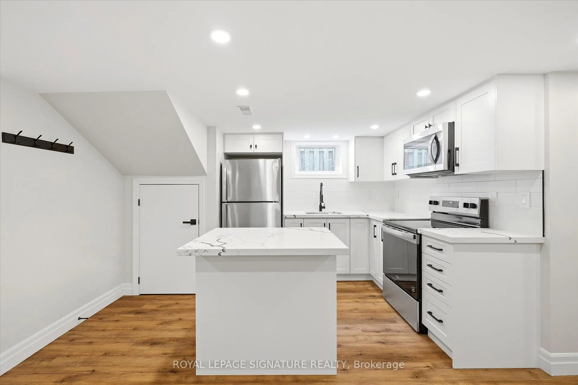 Photo 28 of 24 Treeview Drive, Etobicoke, Alderwood — HOMEH
