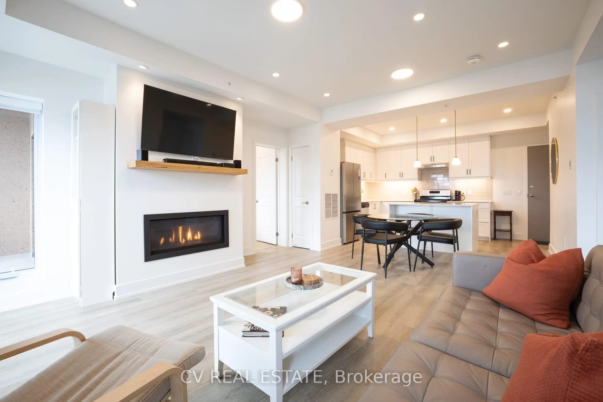 Front of Unit 406, 19A West Street N