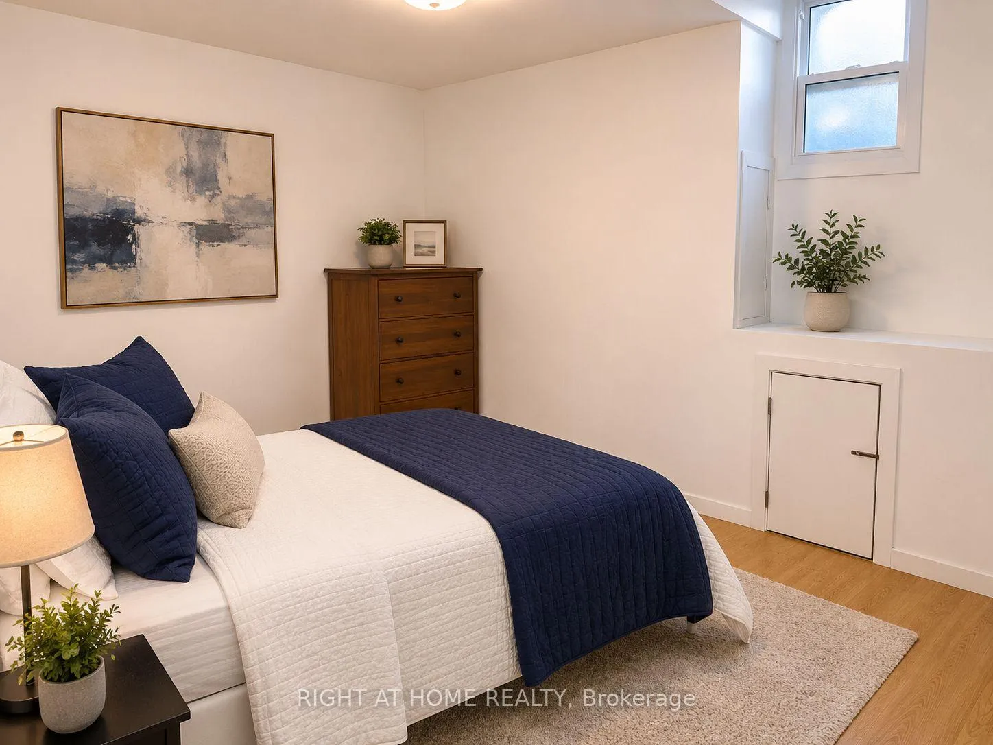 Photo 10 of Unit Lower, 79 Niagara Street, Toronto, Niagara — HOMEH