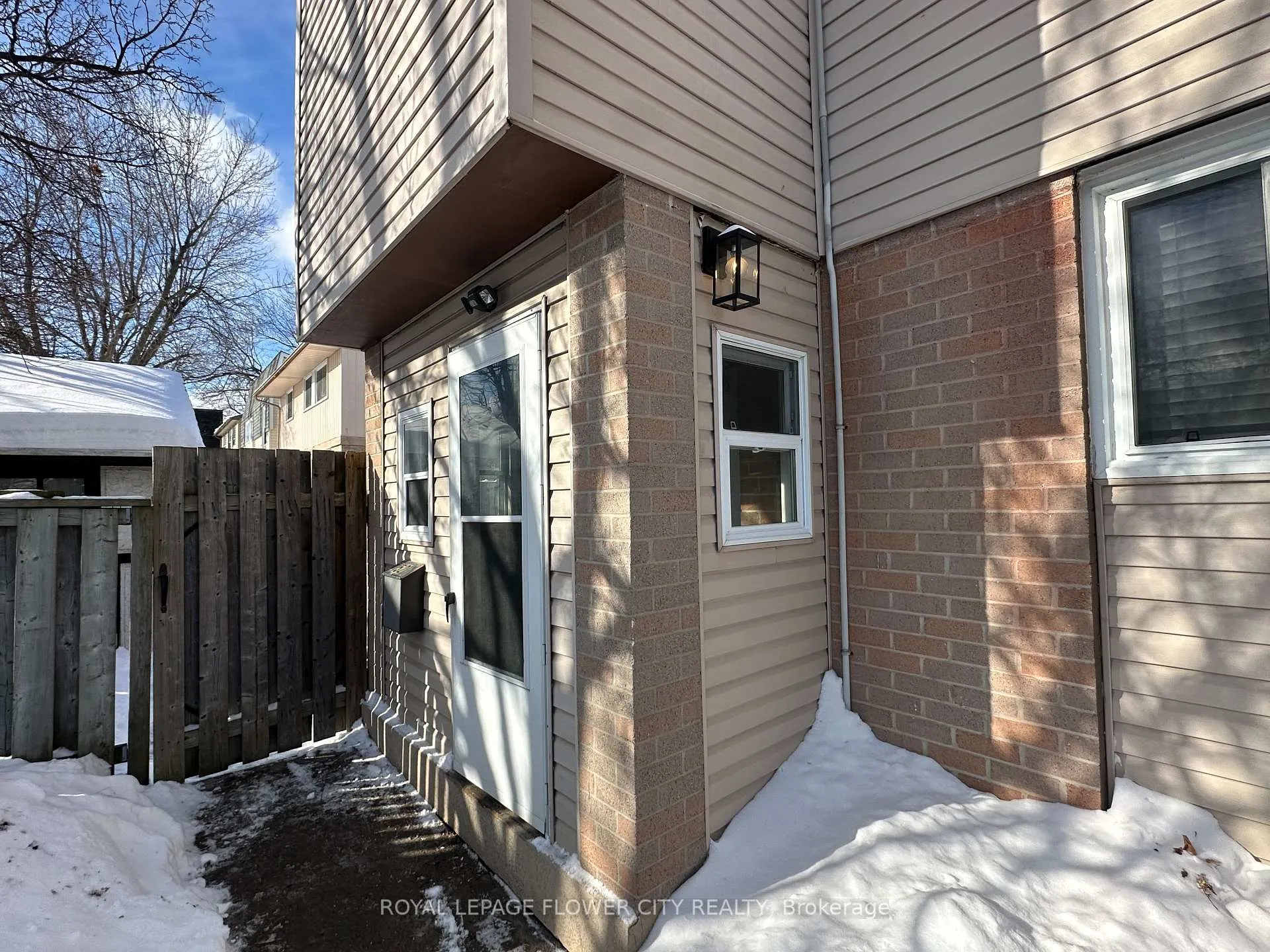 Photo 3 of 52 Grand Valley Drive, Brampton, Northgate — HOMEH