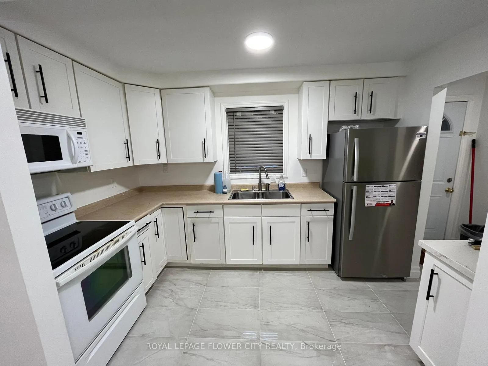 Photo 5 of 52 Grand Valley Drive, Brampton, Northgate — HOMEH
