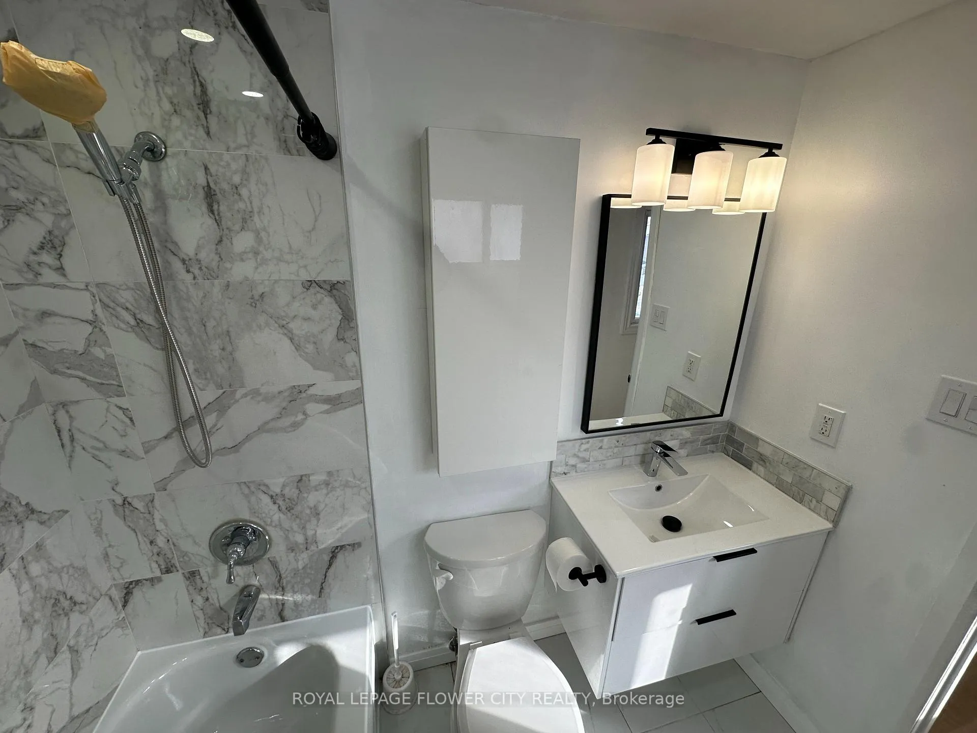 Photo 8 of 52 Grand Valley Drive, Brampton, Northgate — HOMEH
