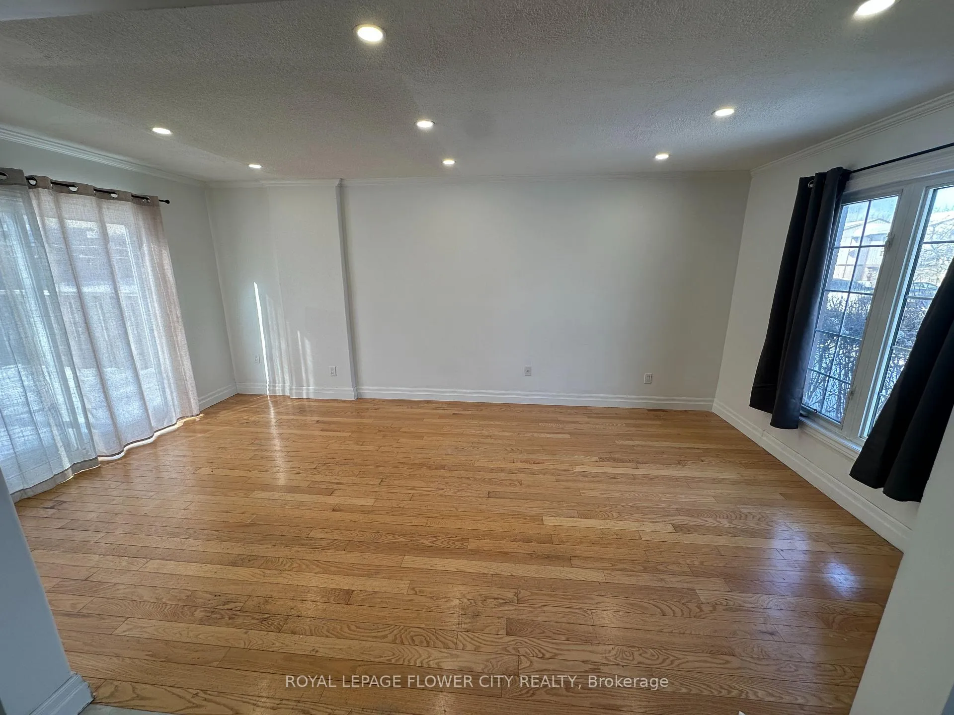 Photo 10 of 52 Grand Valley Drive, Brampton, Northgate — HOMEH