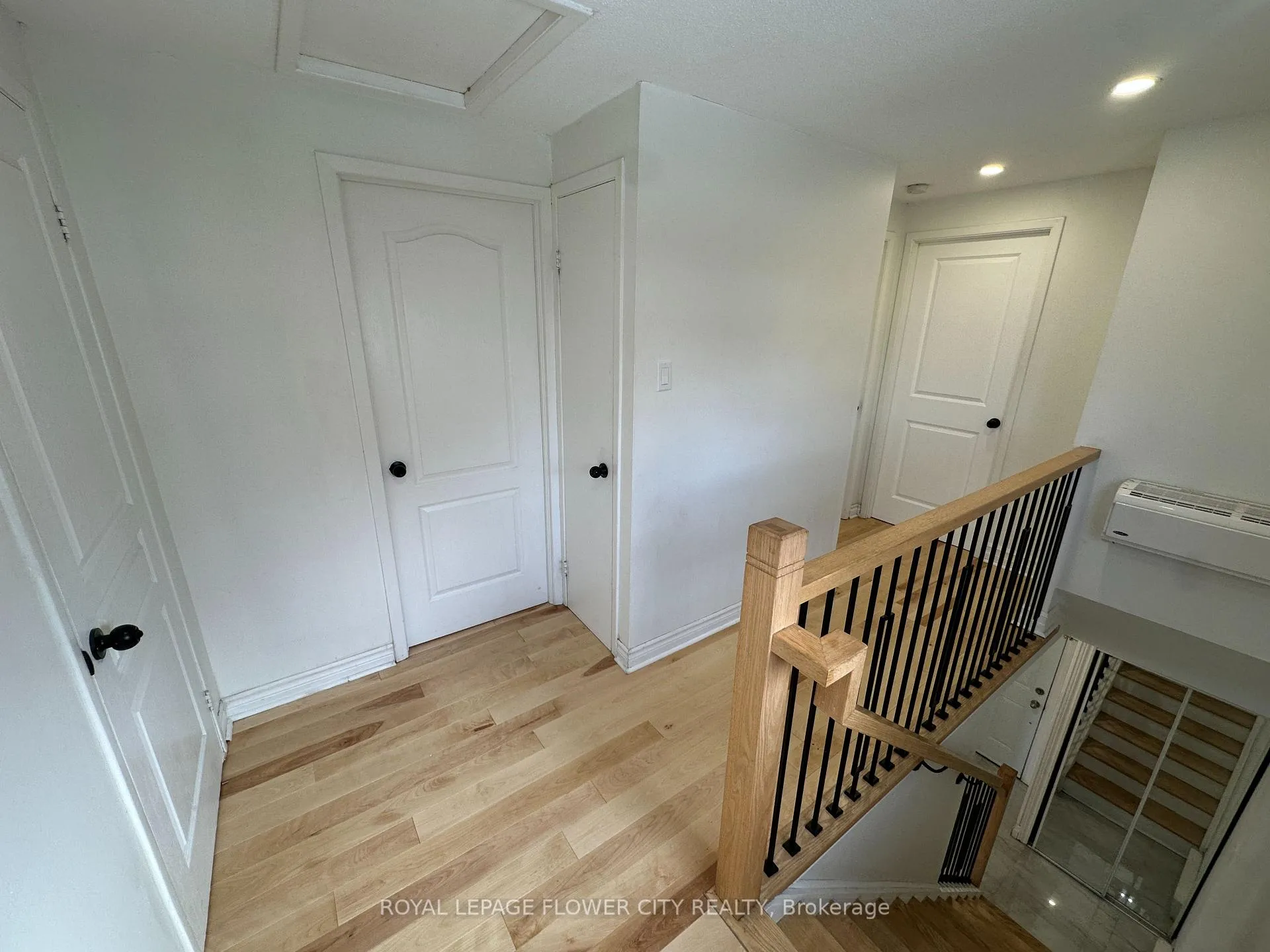 Photo 12 of 52 Grand Valley Drive, Brampton, Northgate — HOMEH