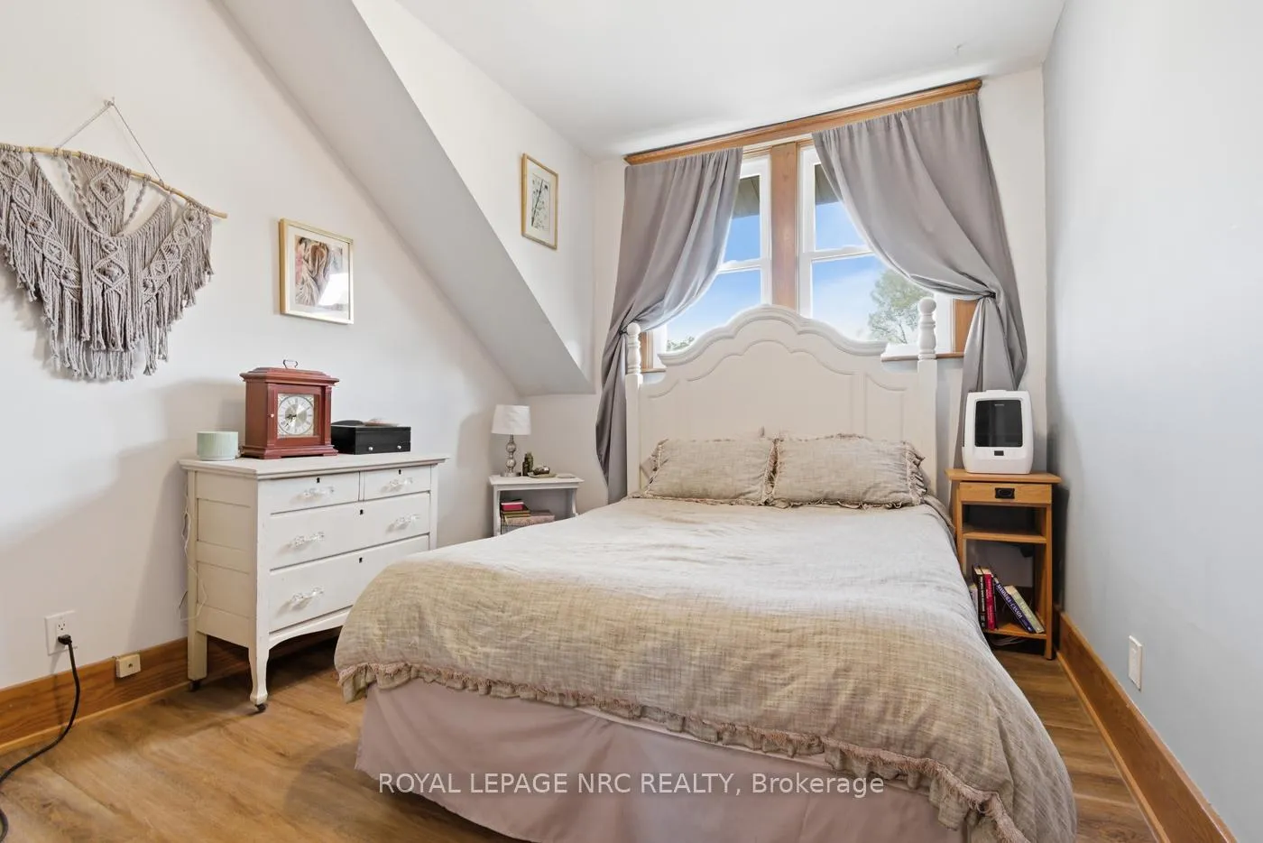Photo 24 of 4943 Duke Avenue, Niagara Falls, Cherrywood — HOMEH