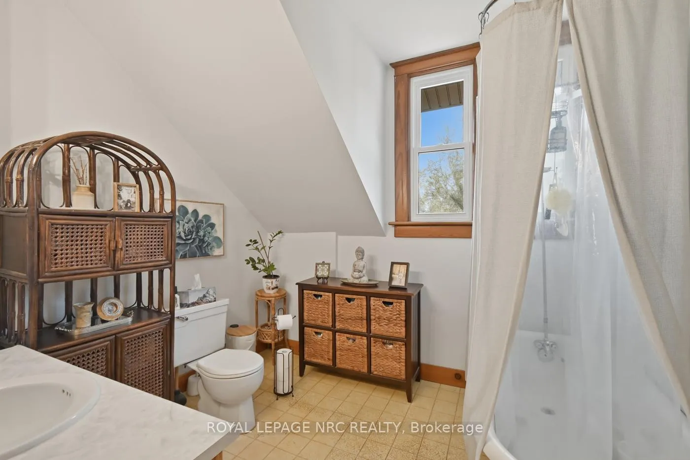 Photo 28 of 4943 Duke Avenue, Niagara Falls, Cherrywood — HOMEH