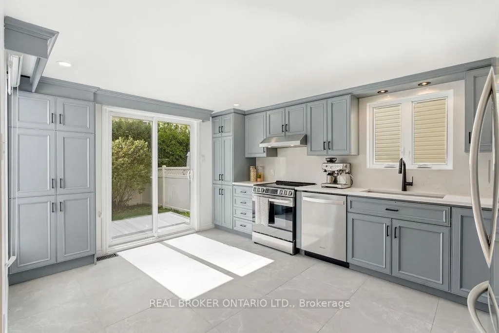 Photo 13 of 386 Pauline Charron Place, Ottawa, Vanier — HOMEH