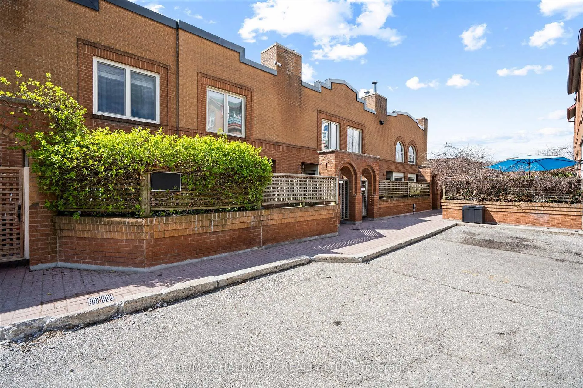 Photo 2 of Unit 1, 122 Glen Manor Drive, Toronto, The Beaches — HOMEH