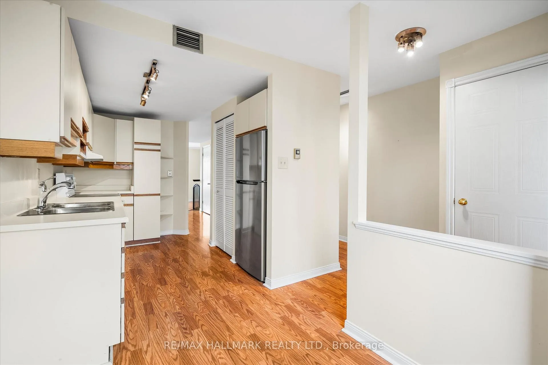 Photo 7 of Unit 1, 122 Glen Manor Drive, Toronto, The Beaches — HOMEH