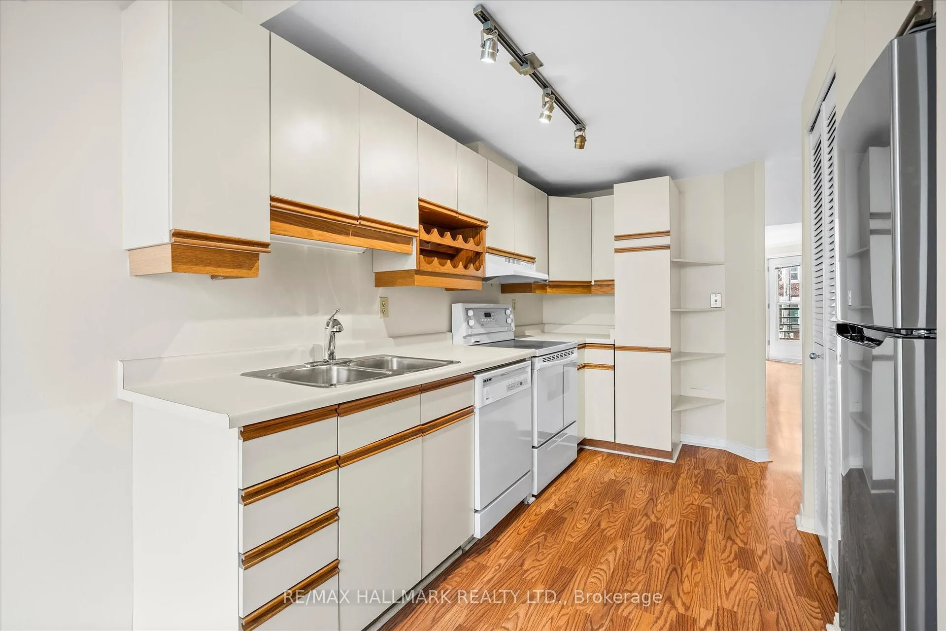 Photo 10 of Unit 1, 122 Glen Manor Drive, Toronto, The Beaches — HOMEH