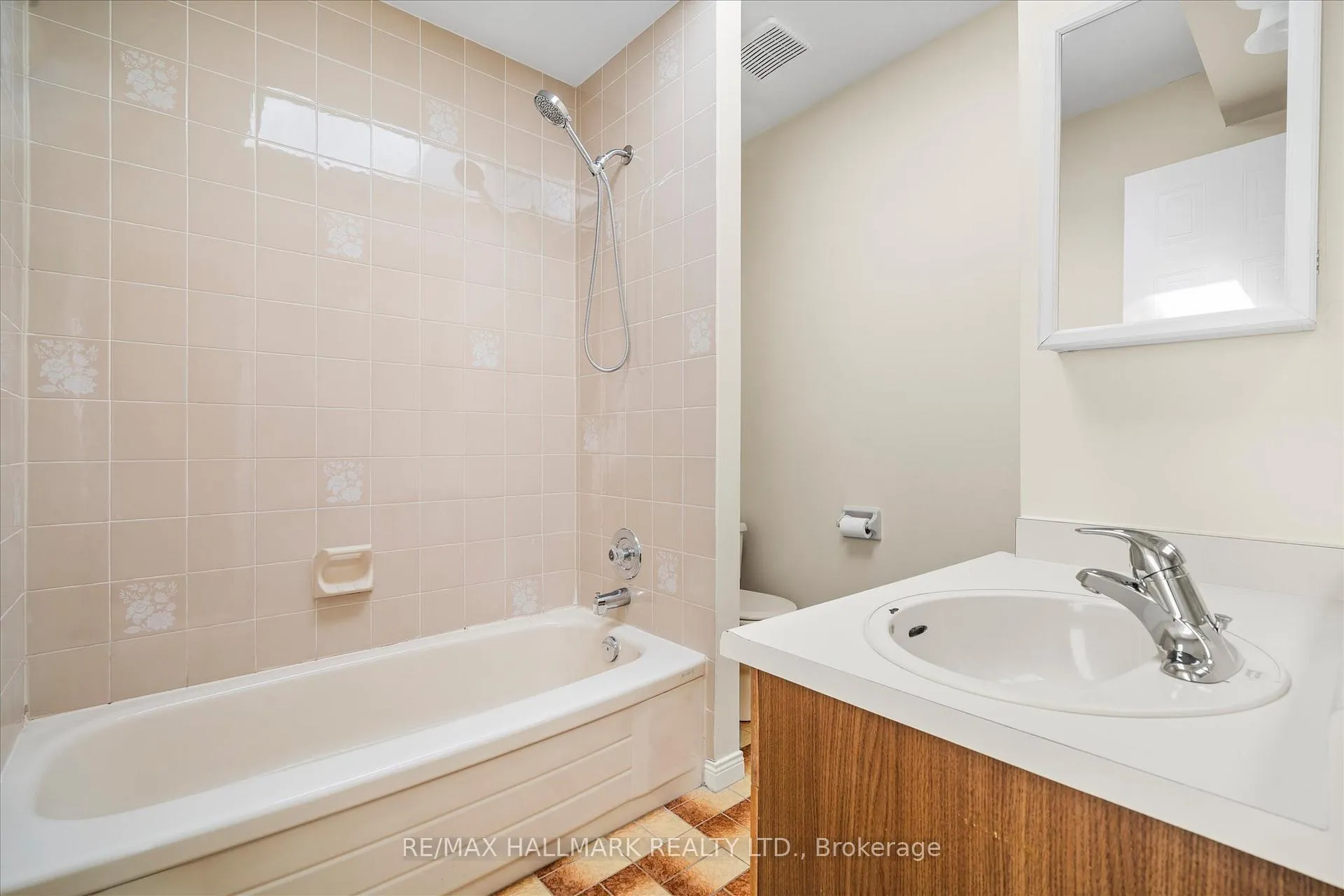 Photo 24 of Unit 1, 122 Glen Manor Drive, Toronto, The Beaches — HOMEH