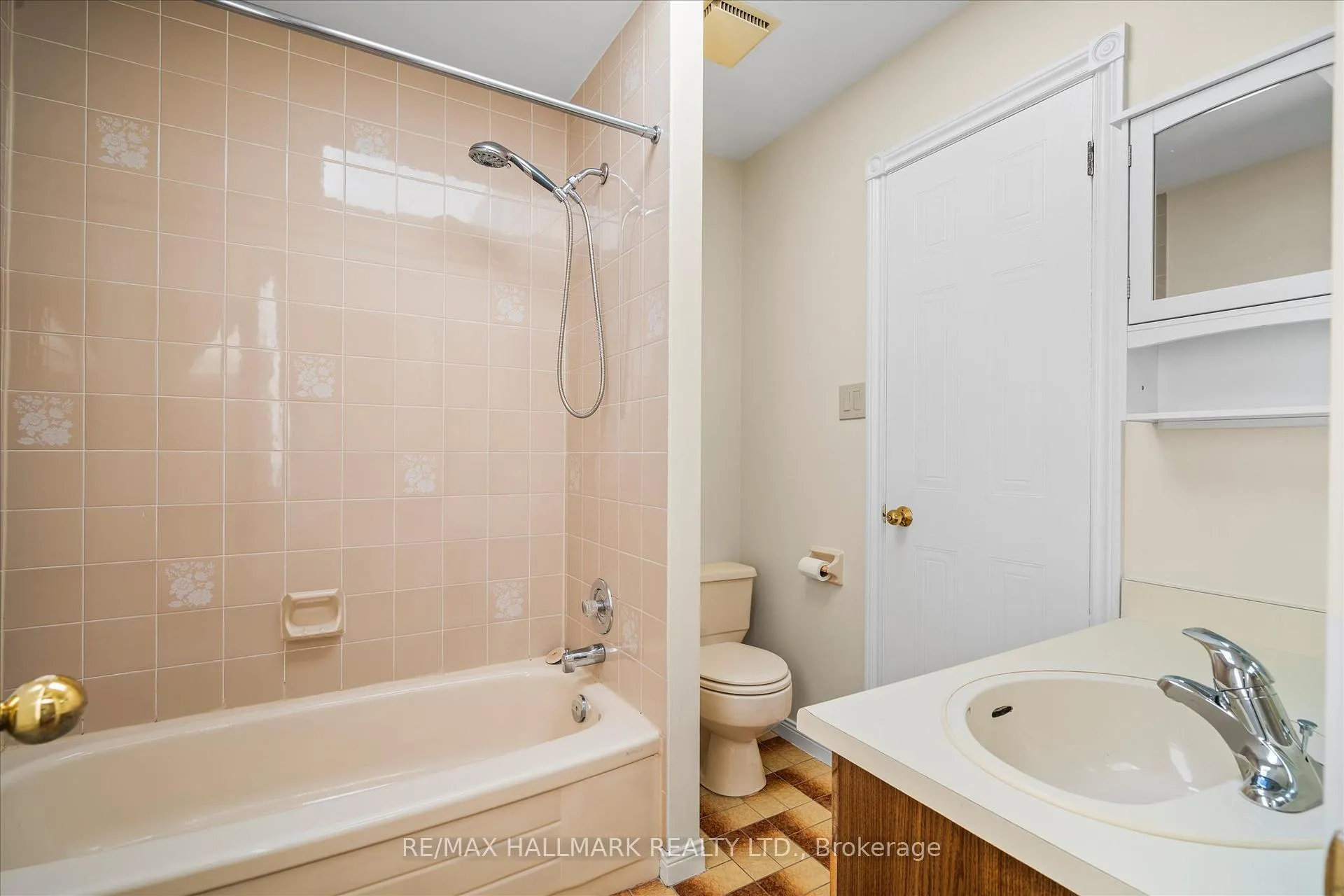 Photo 27 of Unit 1, 122 Glen Manor Drive, Toronto, The Beaches — HOMEH
