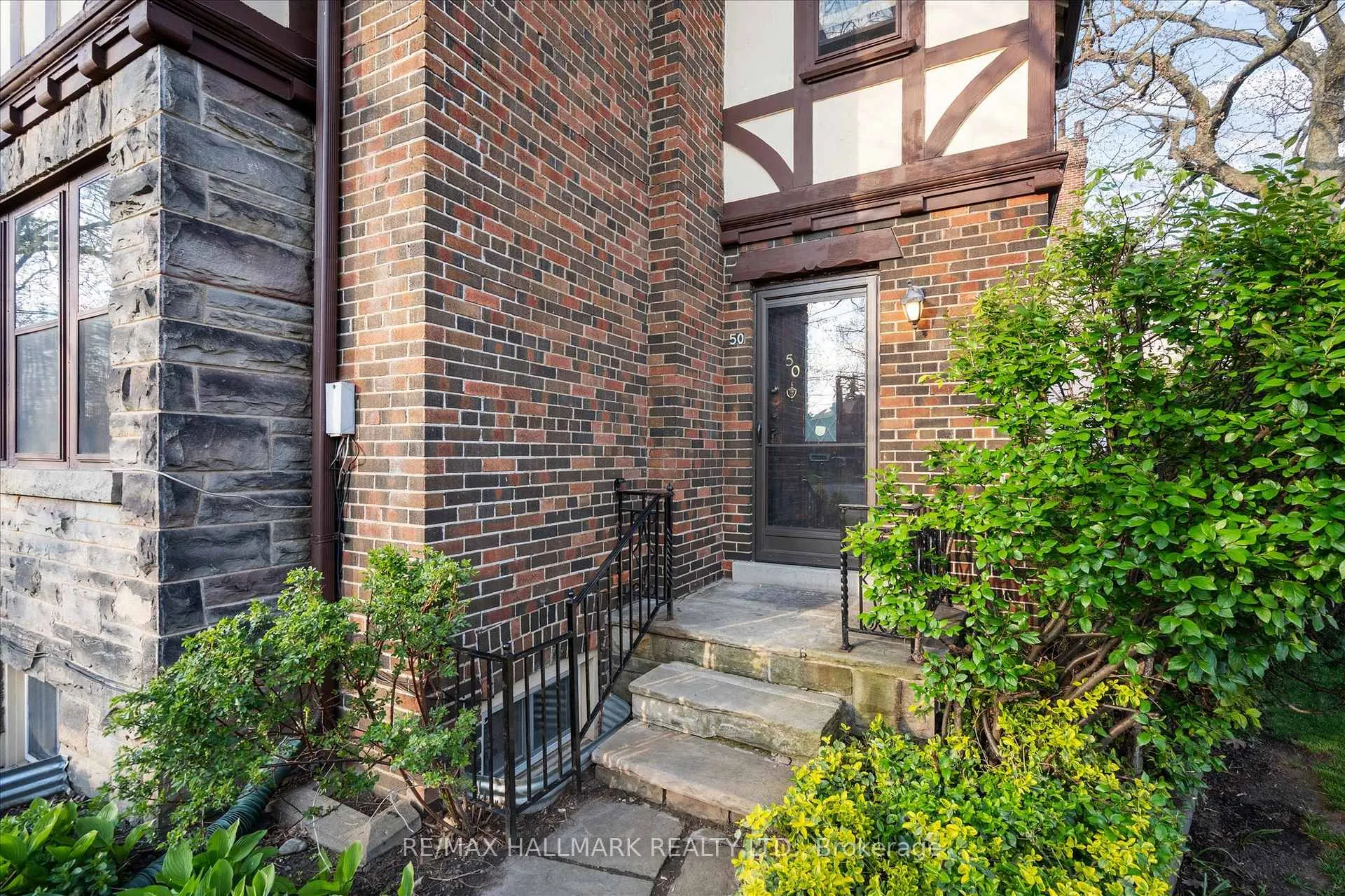 Photo 4 of 50 Benlamond Avenue, Toronto, East End-Danforth — HOMEH