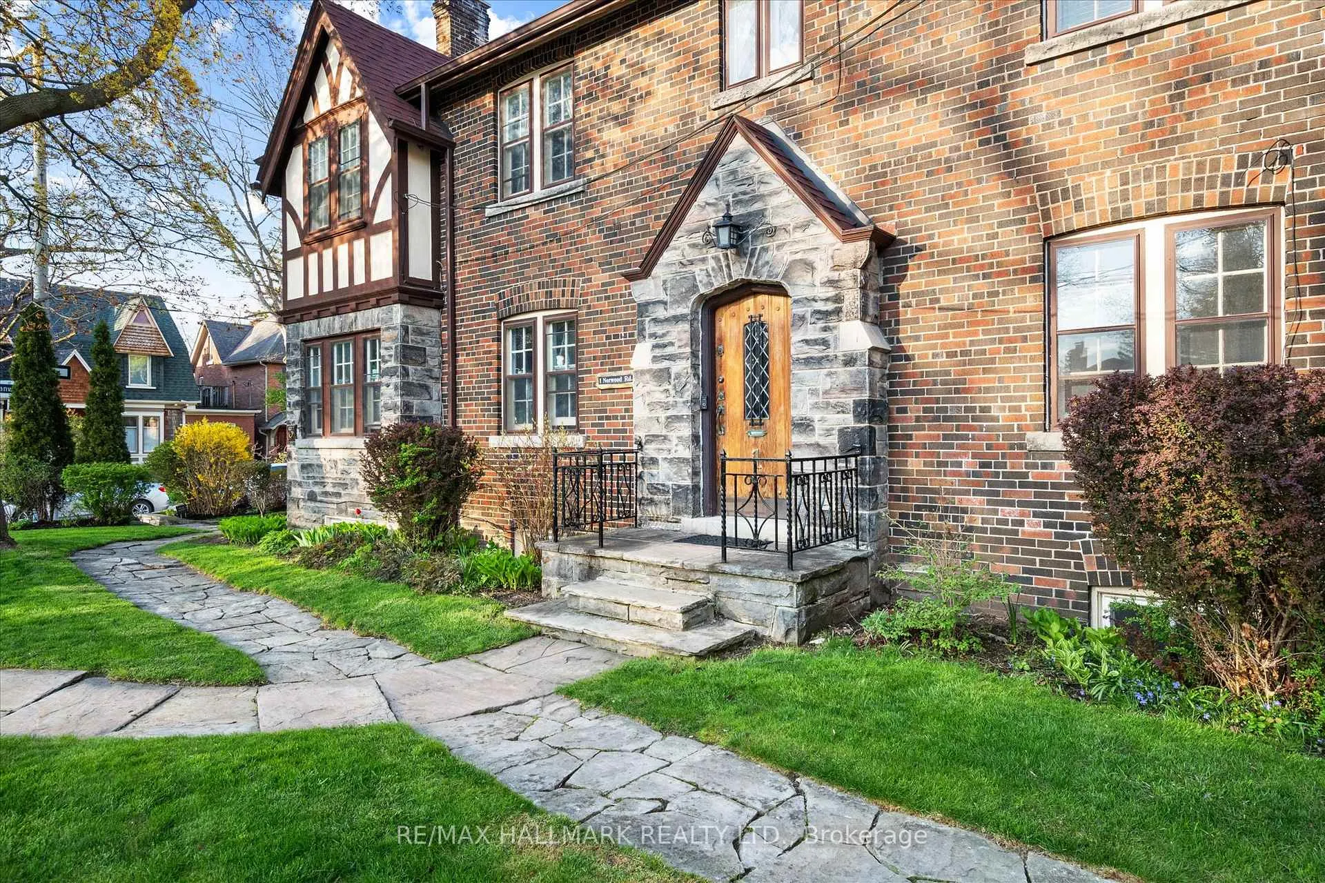 Photo 5 of 50 Benlamond Avenue, Toronto, East End-Danforth — HOMEH