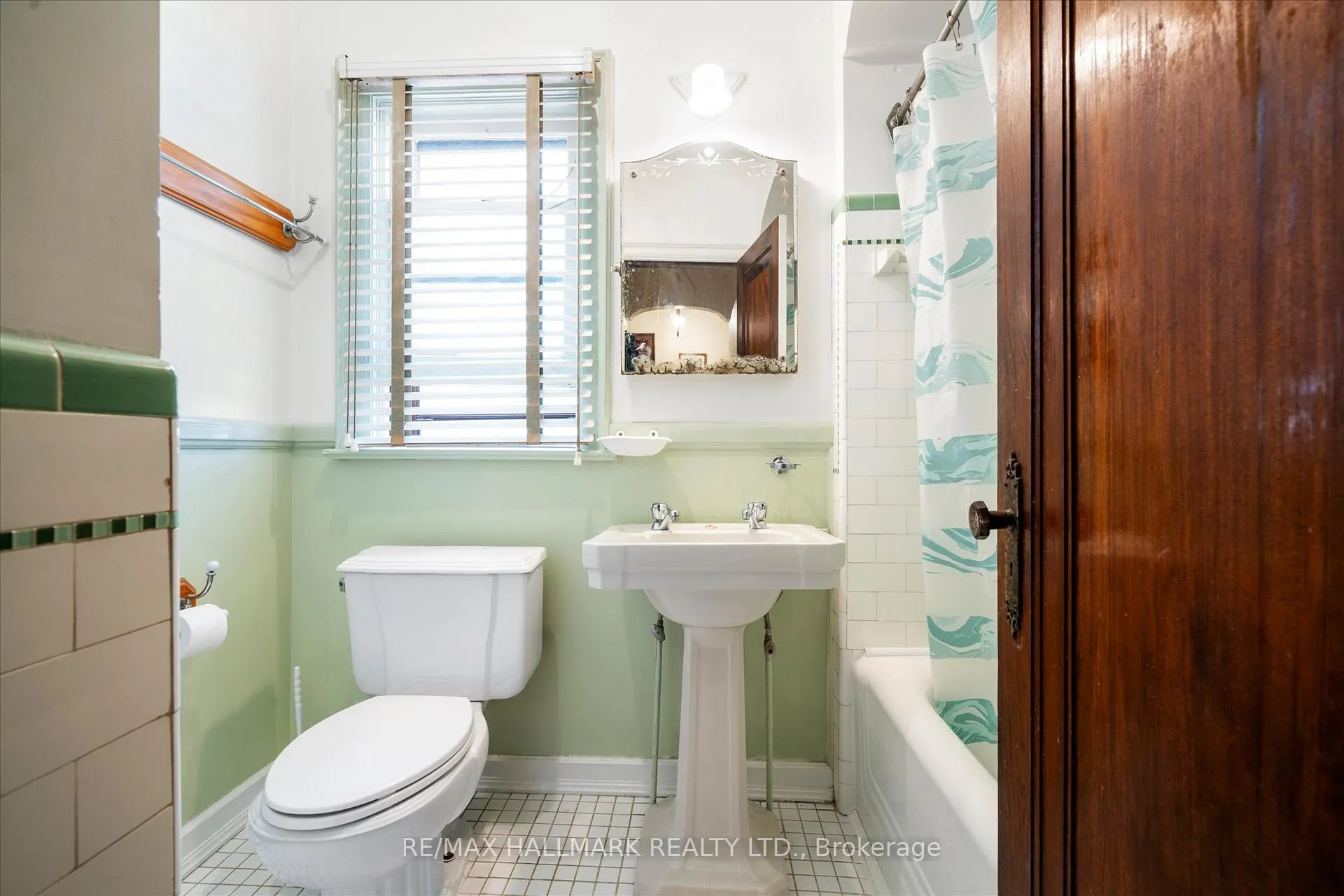 Photo 10 of 50 Benlamond Avenue, Toronto, East End-Danforth — HOMEH