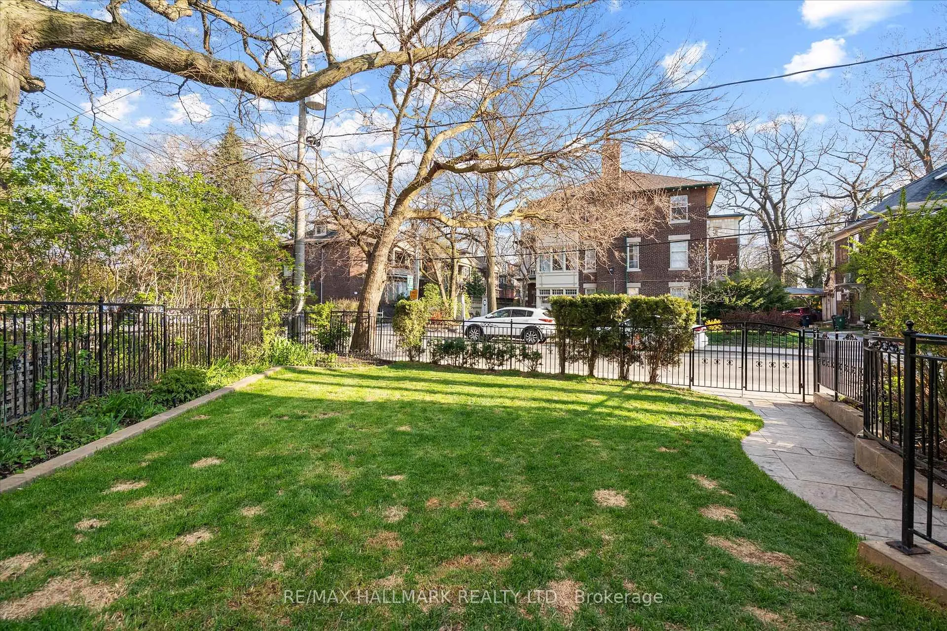 Photo 21 of 50 Benlamond Avenue, Toronto, East End-Danforth — HOMEH