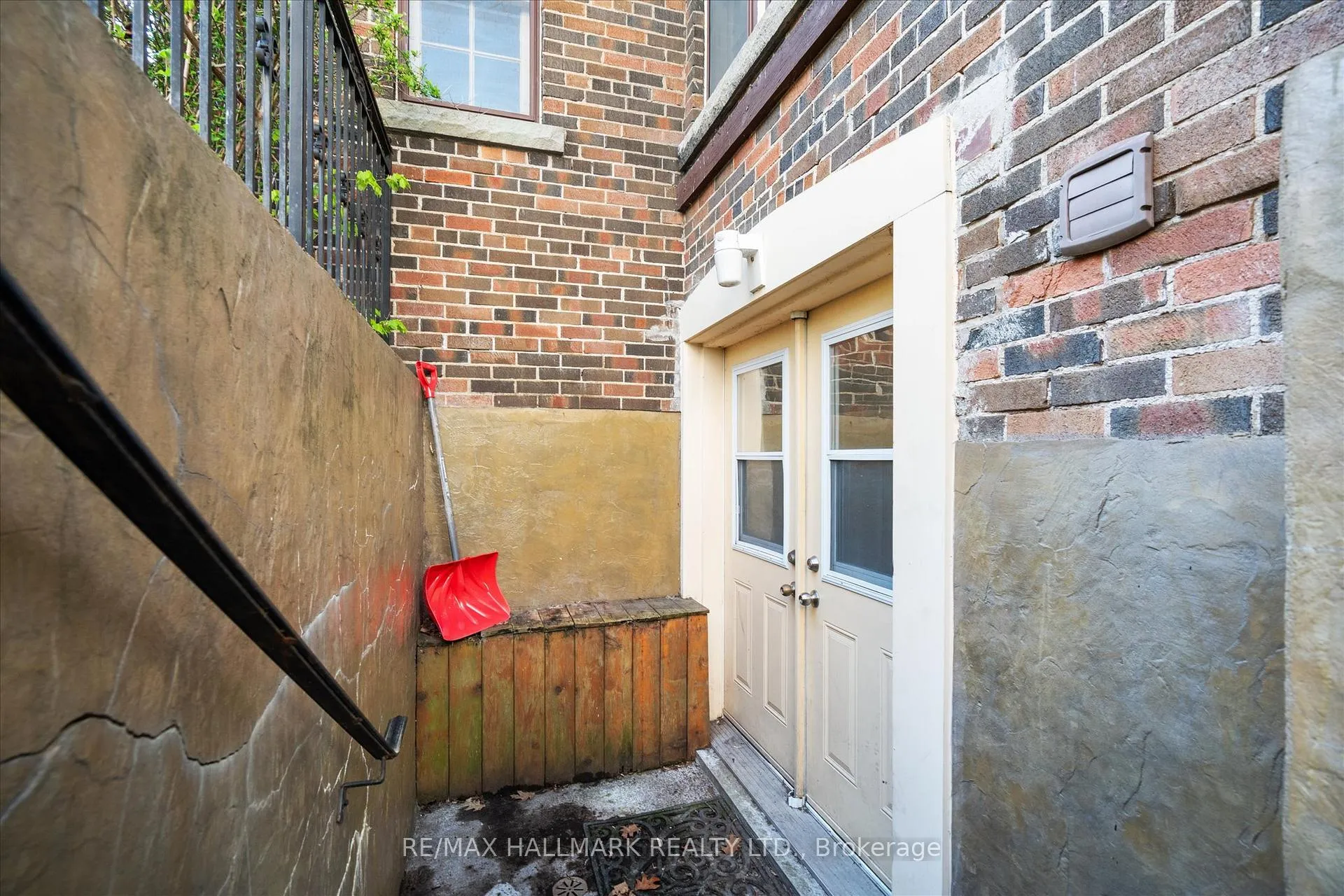 Photo 25 of 50 Benlamond Avenue, Toronto, East End-Danforth — HOMEH