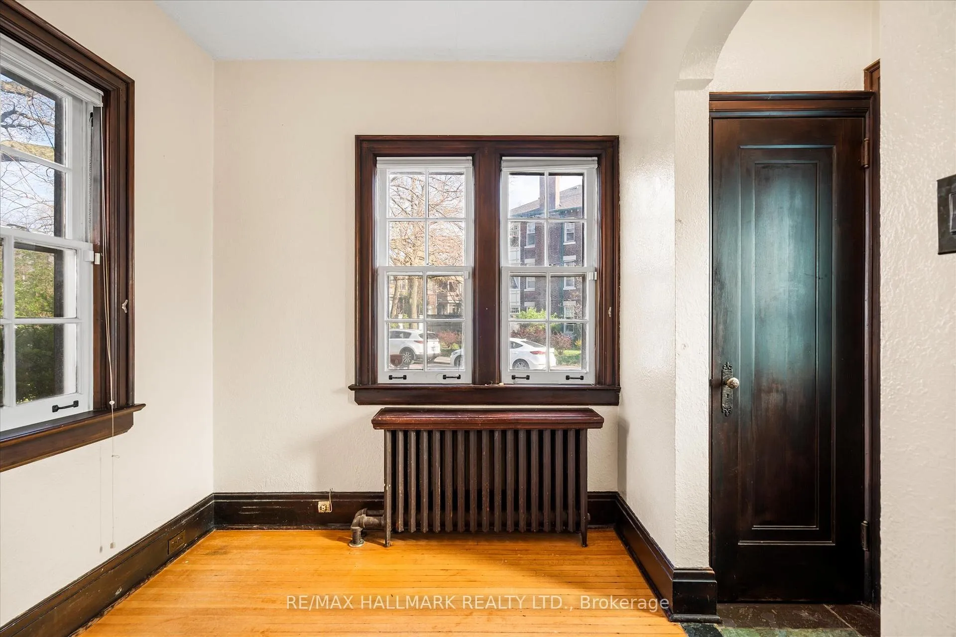 Photo 34 of 50 Benlamond Avenue, Toronto, East End-Danforth — HOMEH