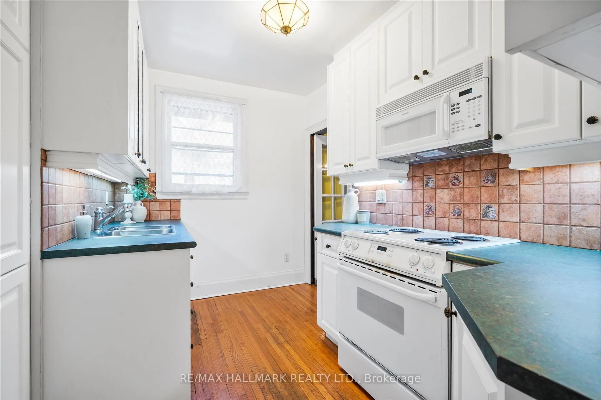 Photo 40 of 50 Benlamond Avenue, Toronto, East End-Danforth — HOMEH