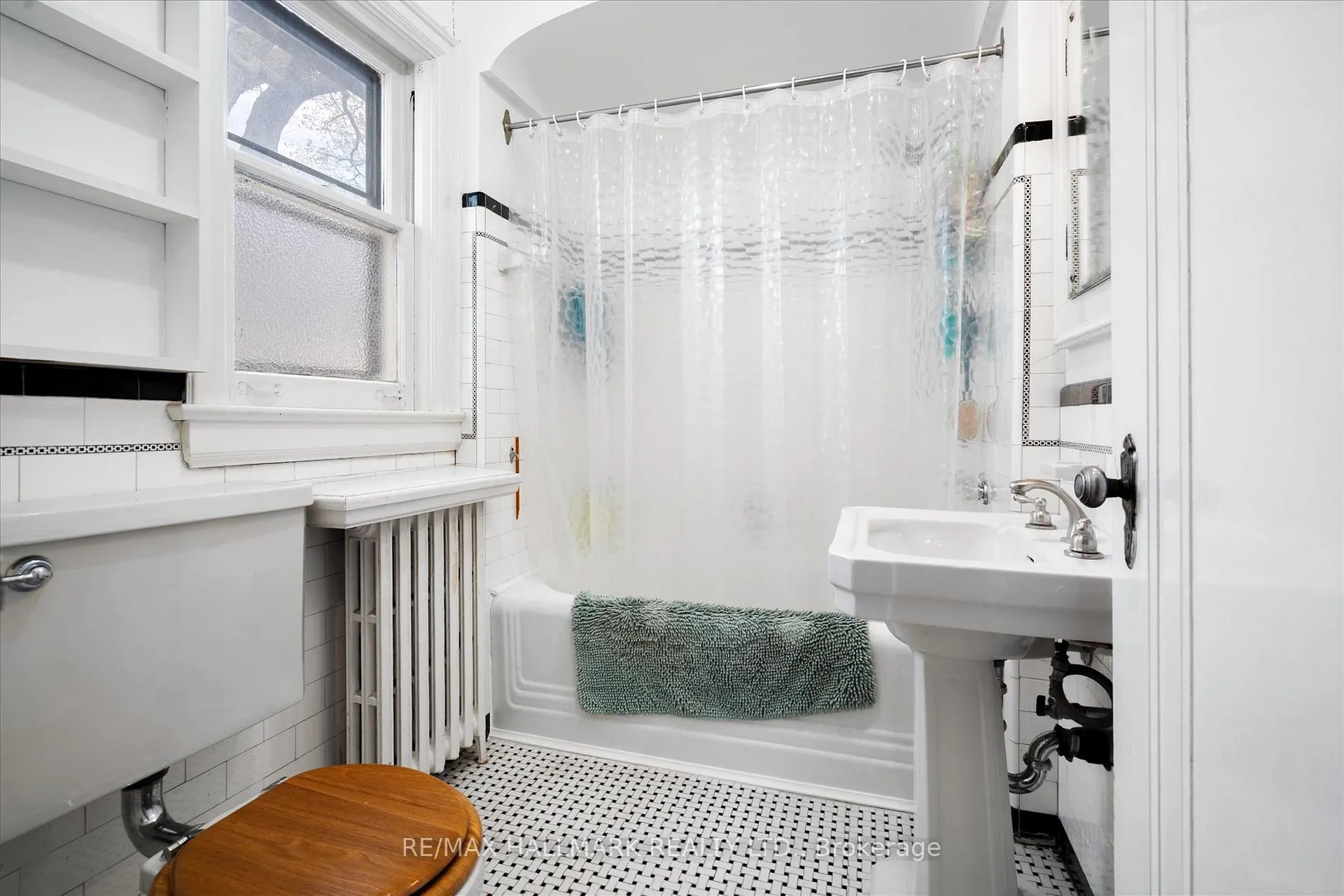 Photo 47 of 50 Benlamond Avenue, Toronto, East End-Danforth — HOMEH
