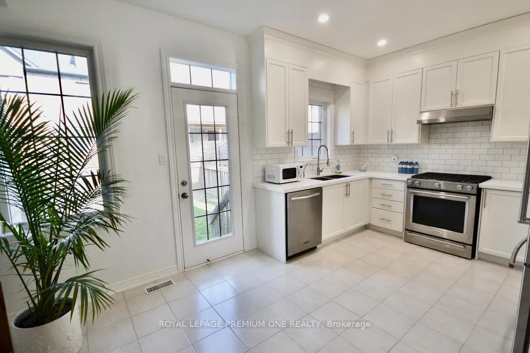 Photo 16 of 94 Alexie Way, Vaughan, Vellore Village — HOMEH