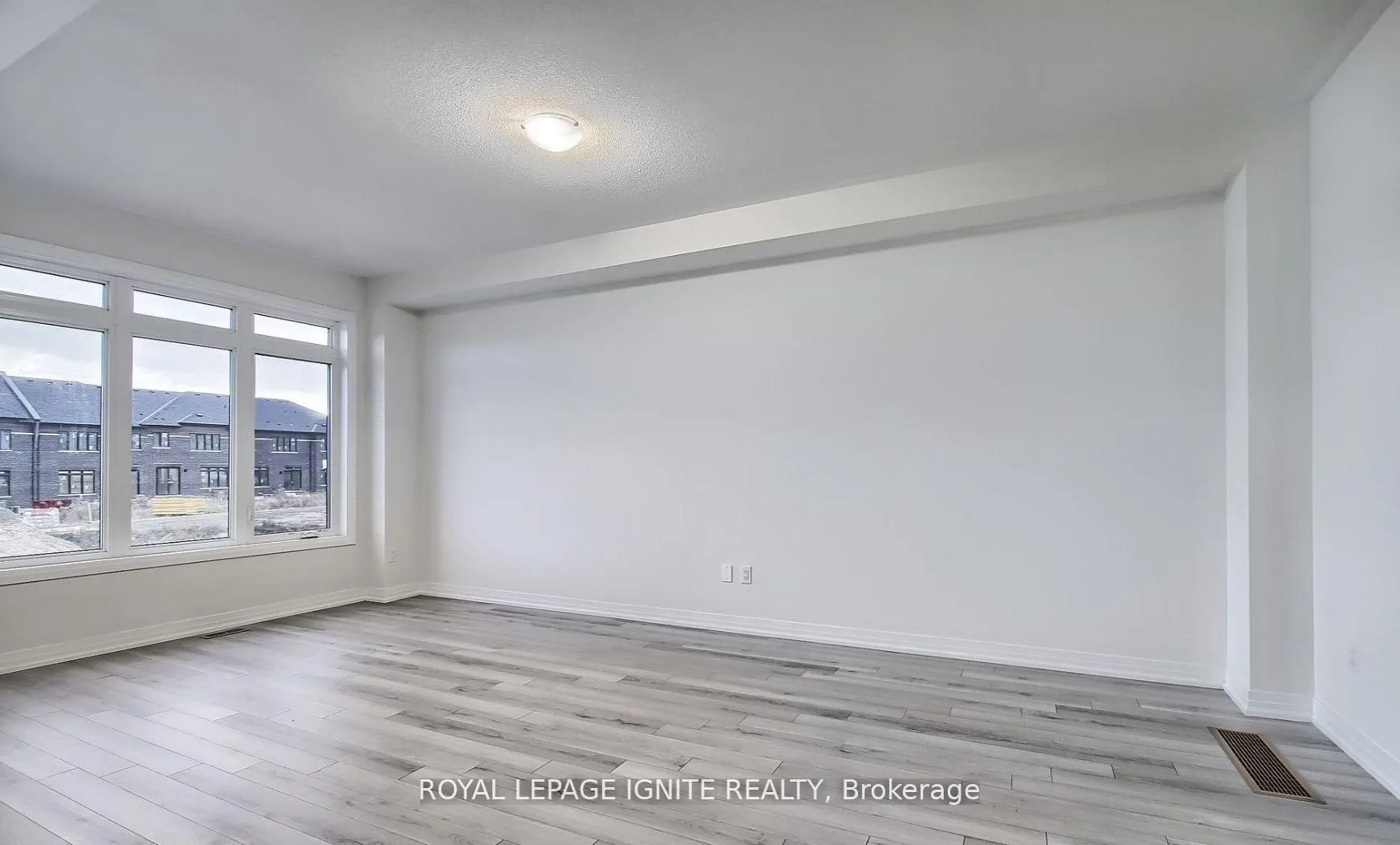 Photo 5 of 1079 Cameo Street, Pickering, Rural Pickering — HOMEH