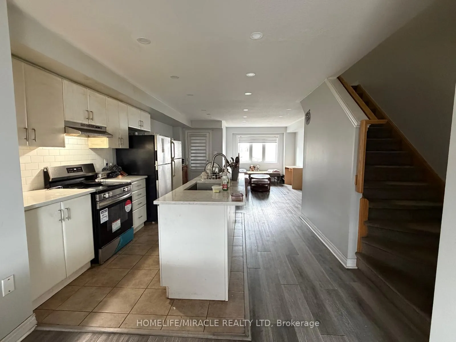 Photo 4 of 402 Linden Drive, Waterloo — HOMEH