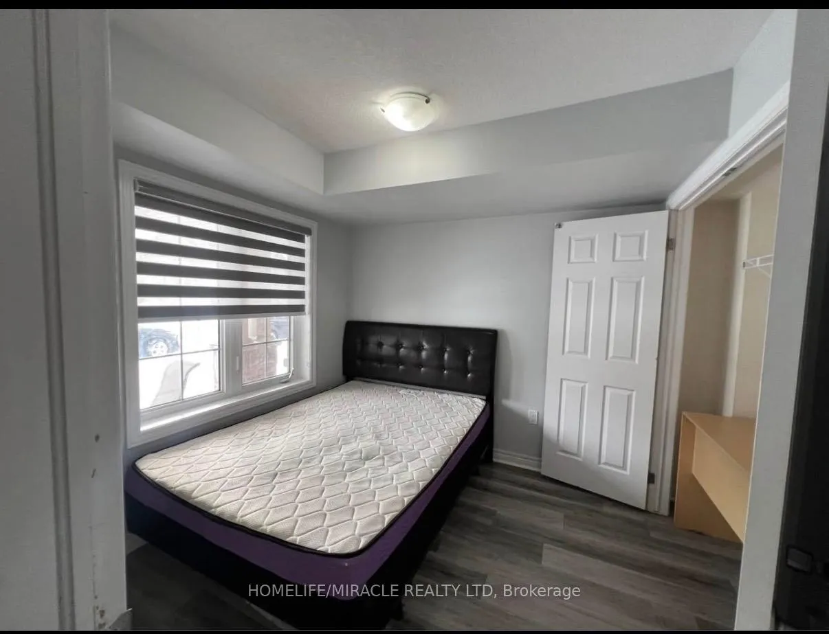 Photo 12 of 402 Linden Drive, Waterloo — HOMEH