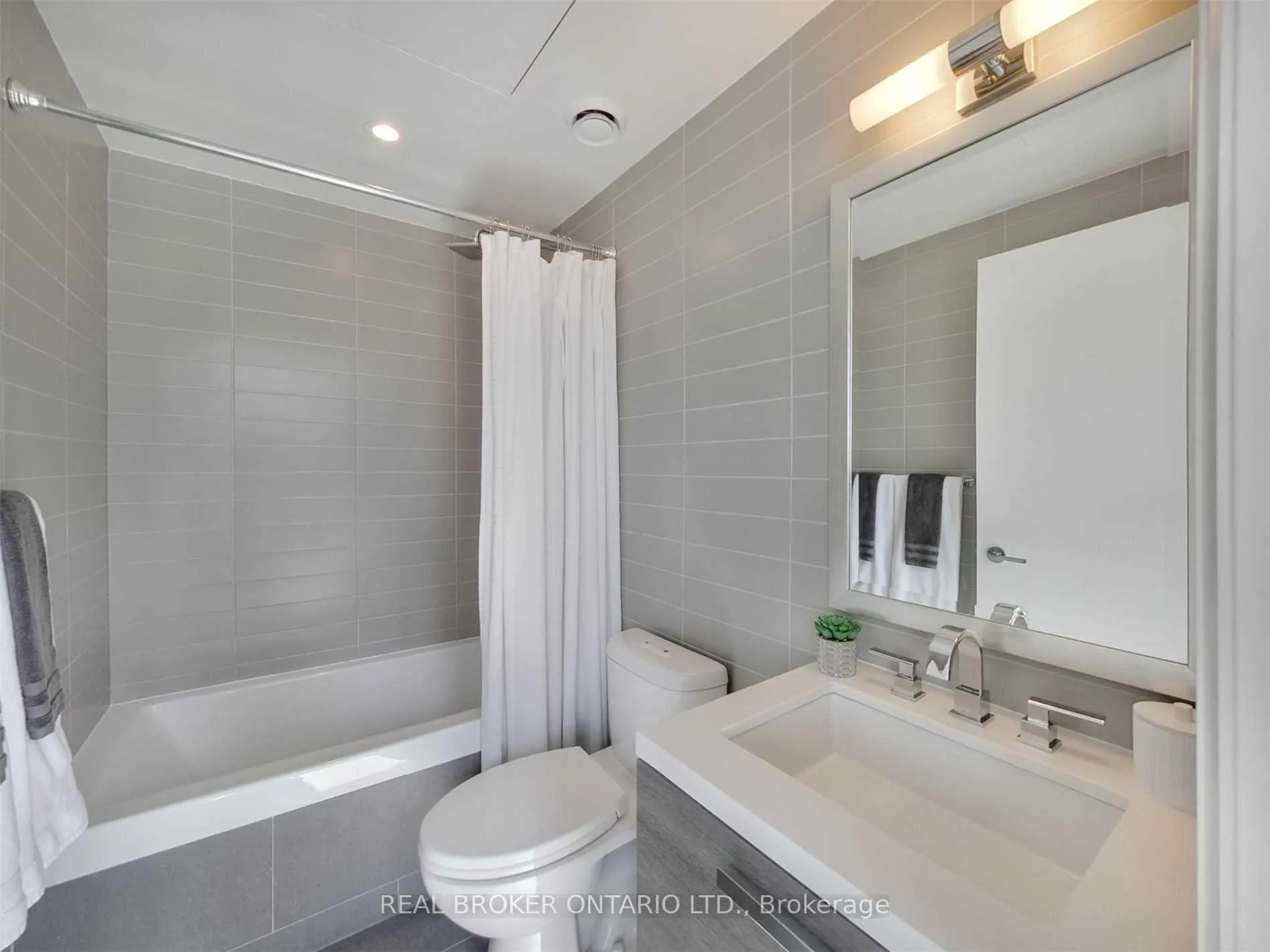 Photo 9 of Unit 2001, 224 King Street W, Toronto, Waterfront Communities — HOMEH